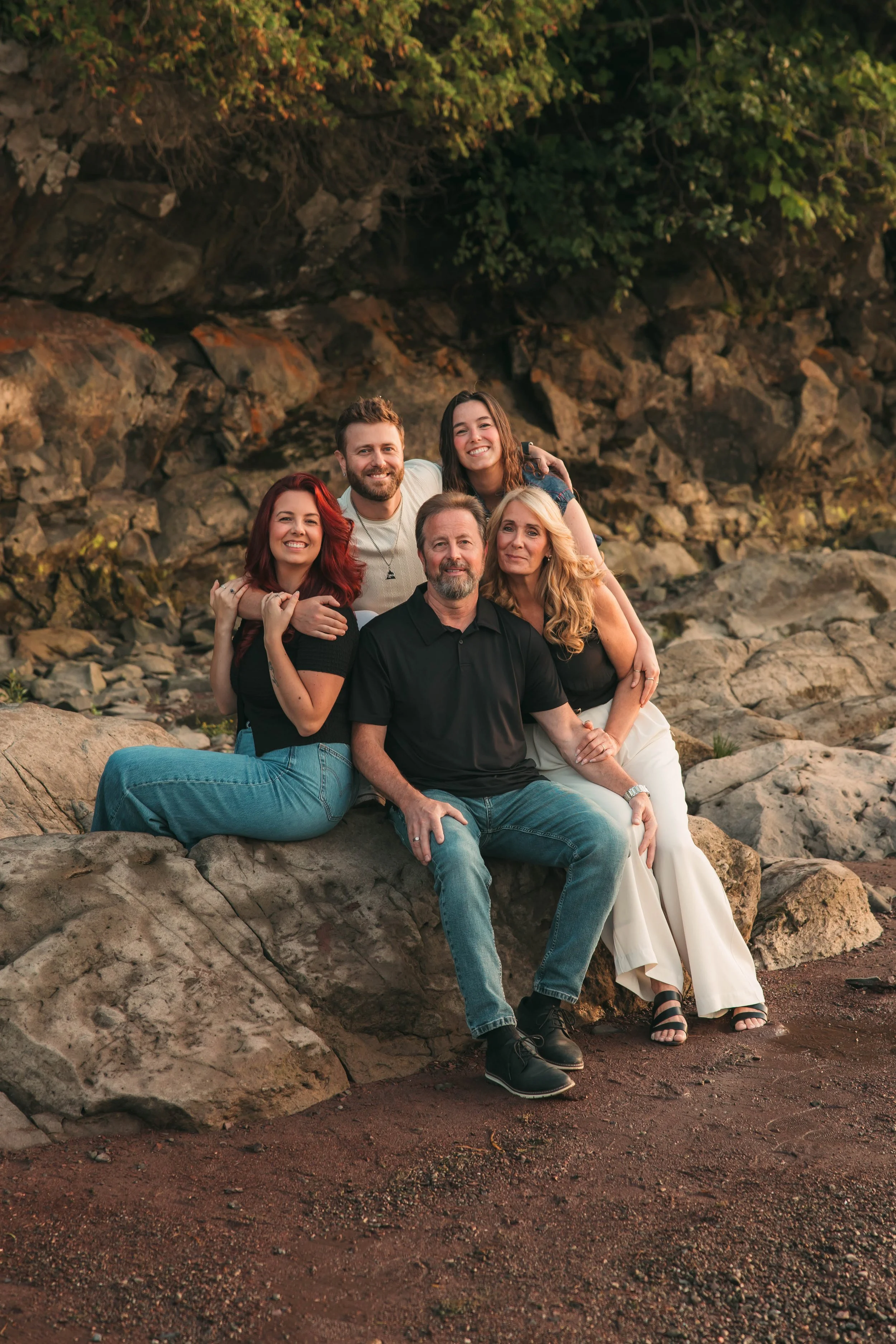 grande famille bord de l'eau