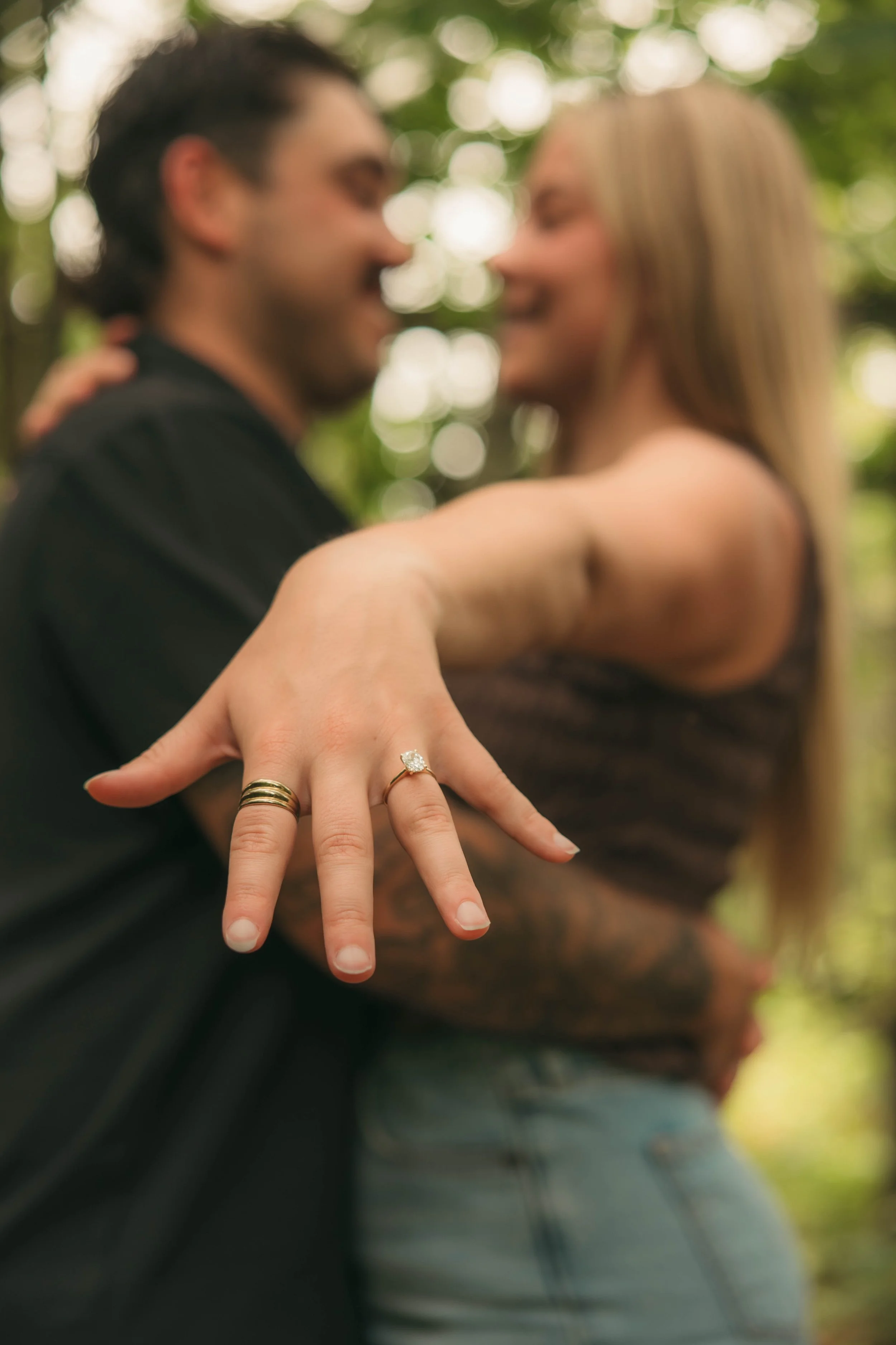 couple bague fiançailles