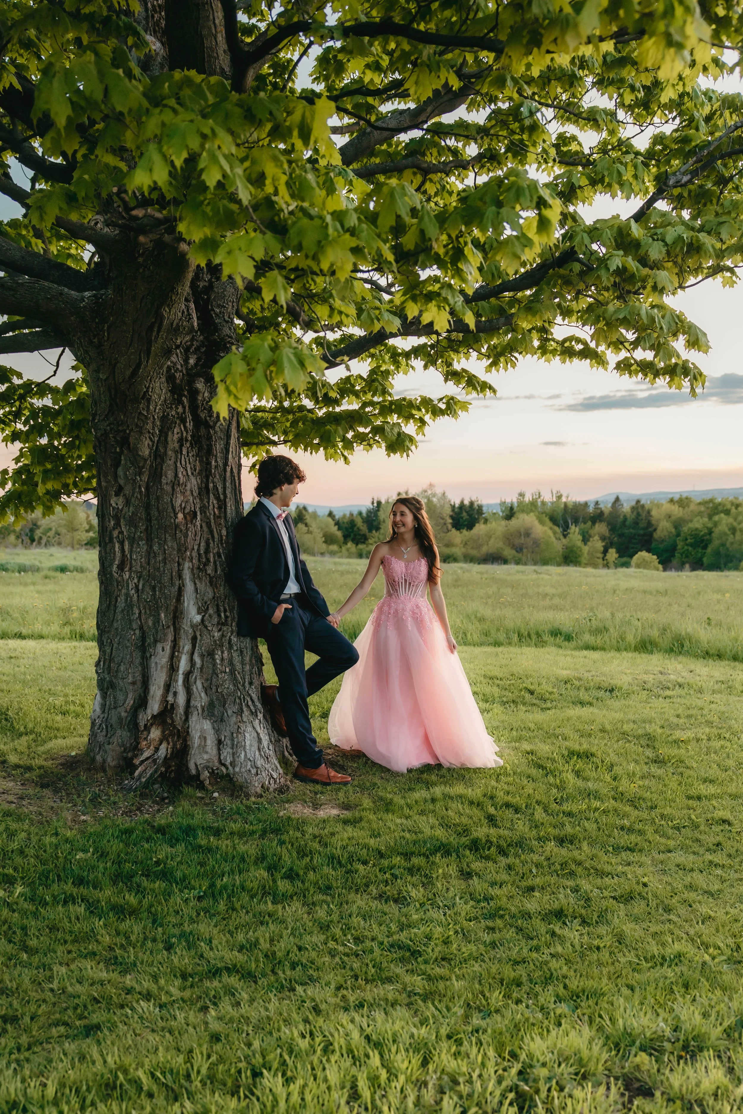 couple bal des finissants golden hour