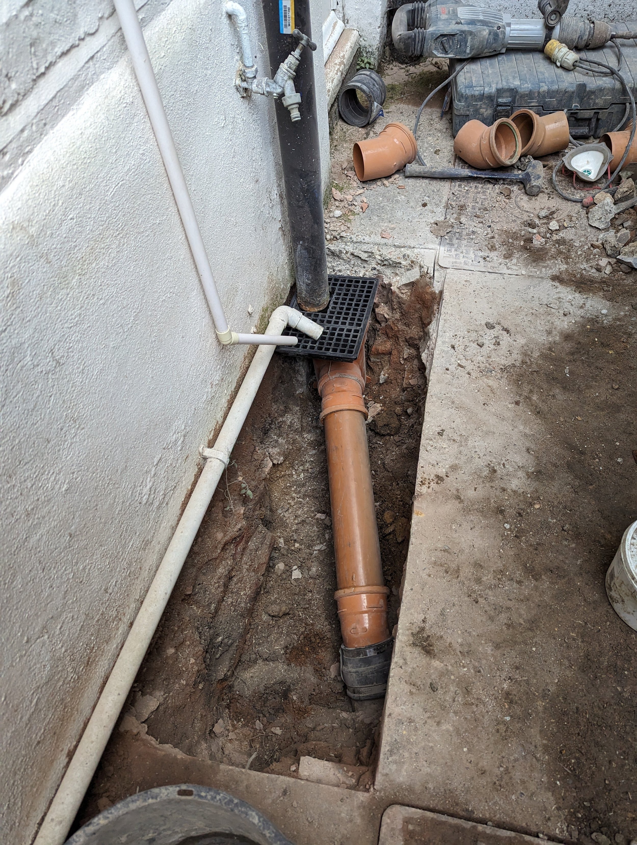 defective gully and pipework replaced with new in pimlico