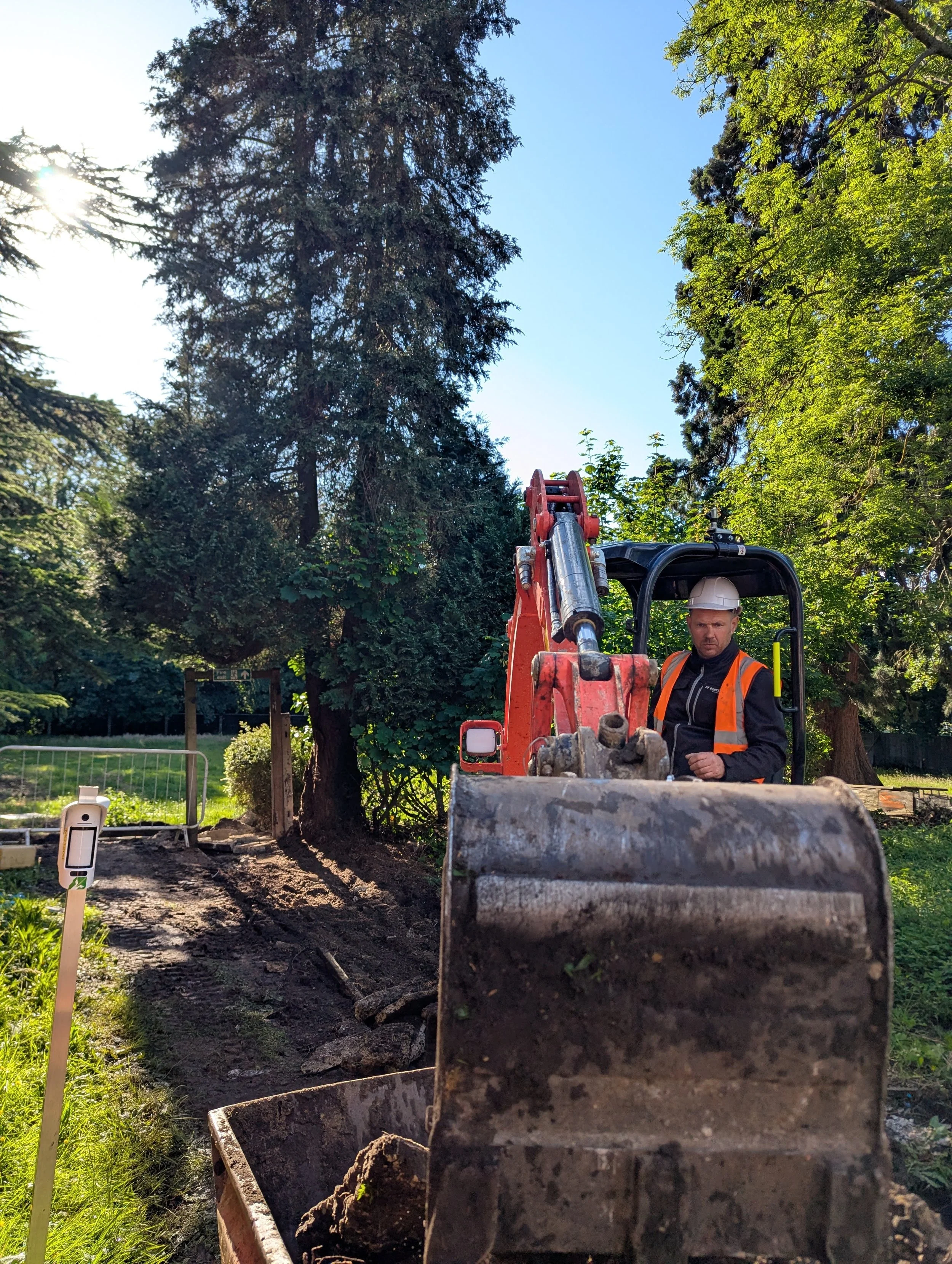 sen school croydon mini digger