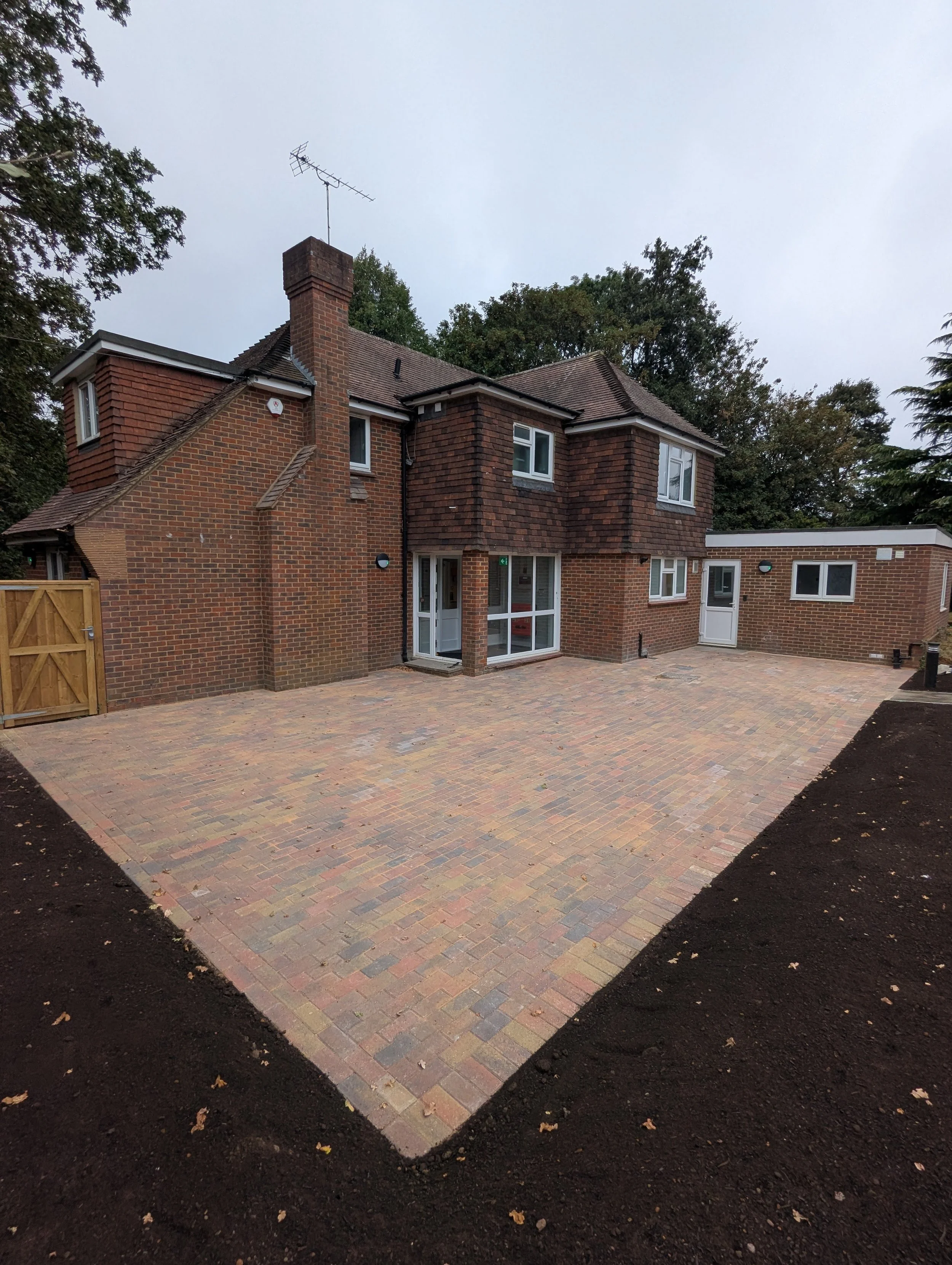 block paving and new topsoil to school building in croydon