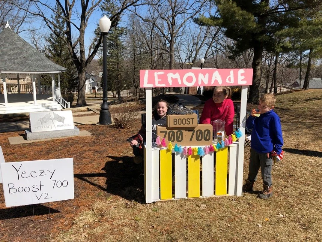 yeezy_lemonade_stand_02.jpg