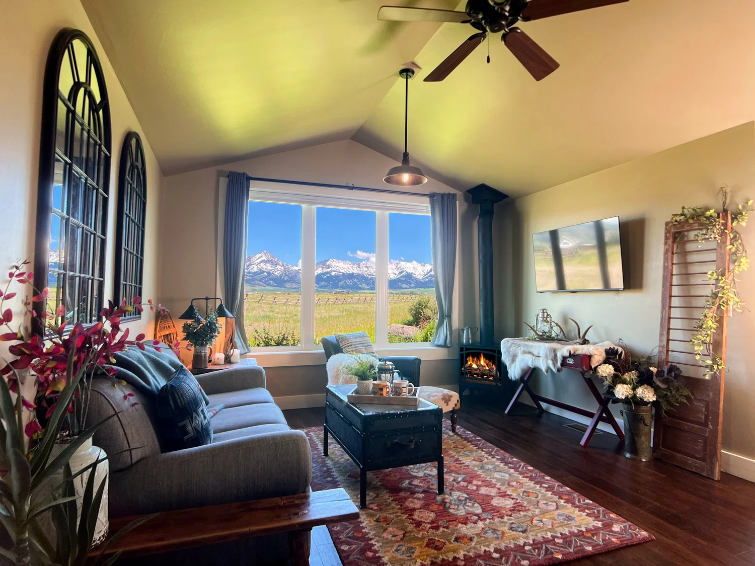 Cabin 3 living room