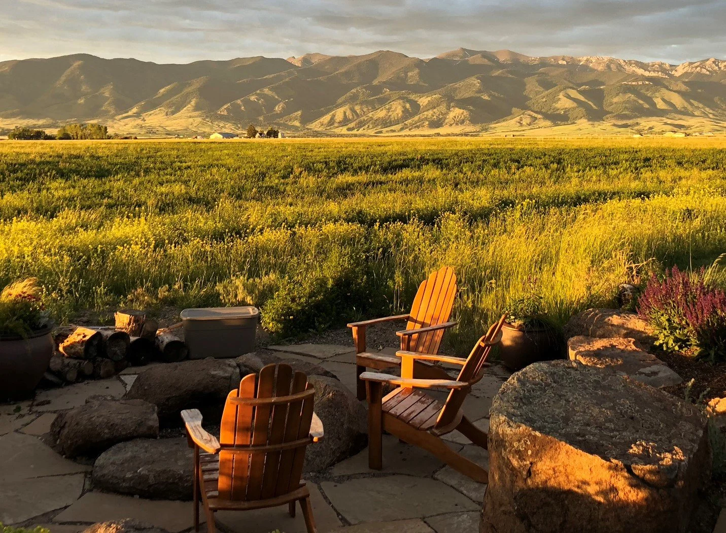 Fire pit patio at Ross Creek Cabins