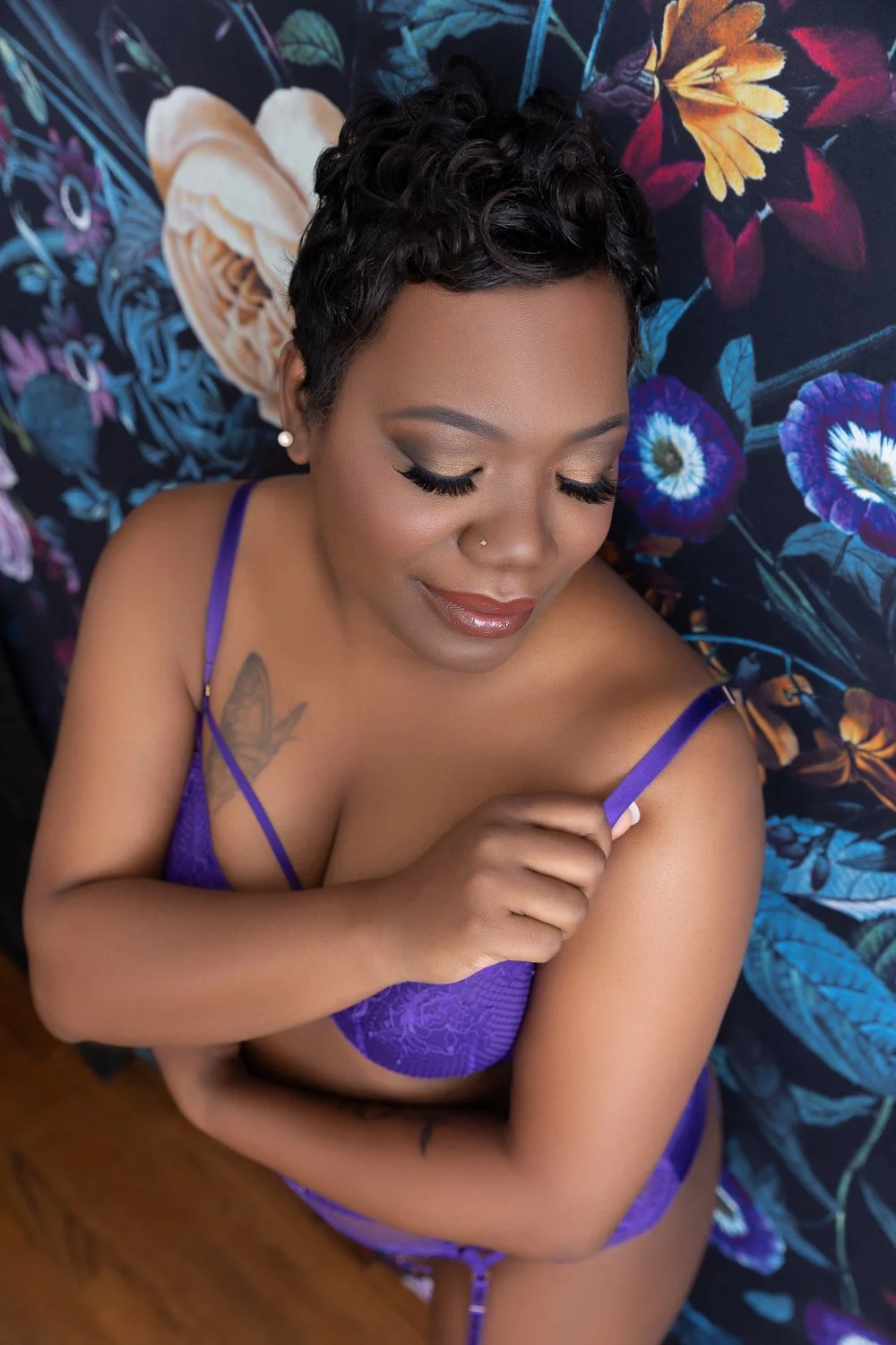short-hair-pixie-cut-boudoir-photos-chicago-21.jpg