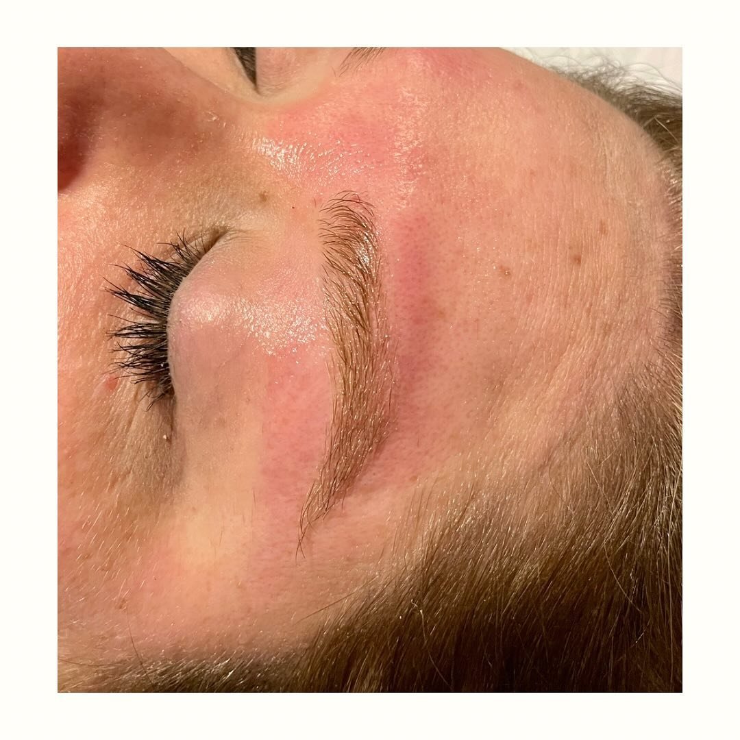 Another set of brows in the books ✨she definitely showed some redness so, we got her with a good dose of @dermalogica Calm Water Gel