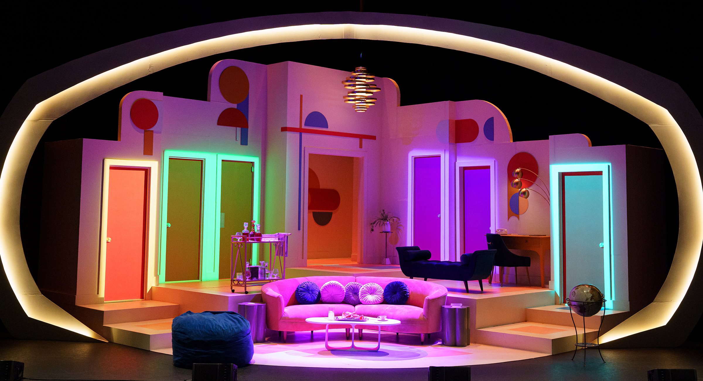 Boeing-Boeing set design
