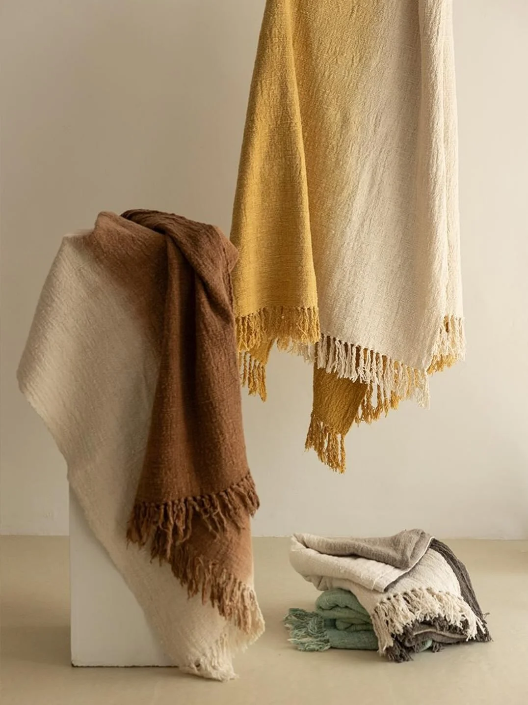 *

Ana &mdash; ombr&eacute; throw.

Handwoven cotton, dyed with plants,
with a soft gradient that moves from one tone to another.

Pieces made slowly, carrying the rhythm of the loom and the hands that shape them.

A new production is currently in pr