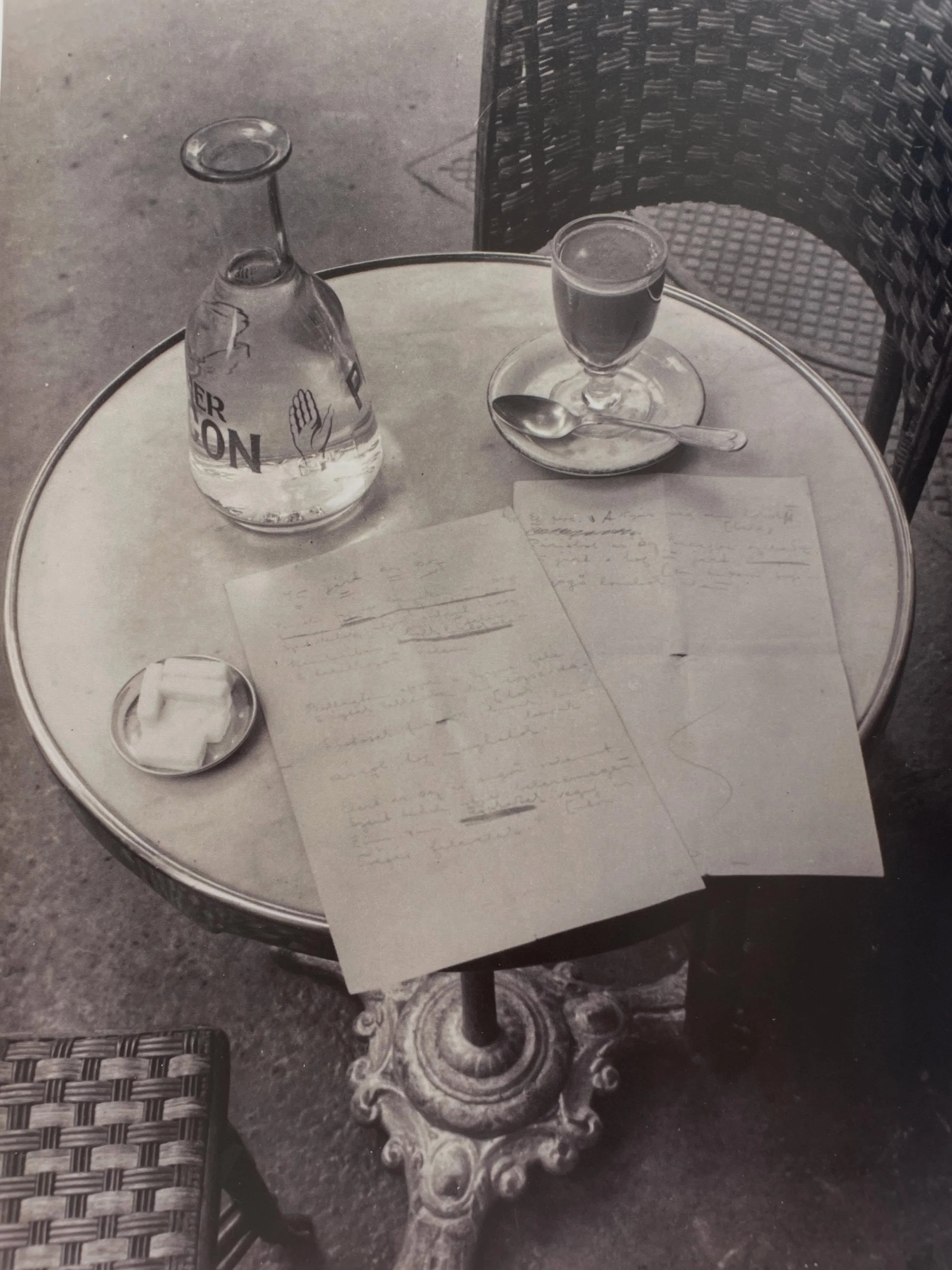 *

The beauty of a space is not only in how it looks, but in the atmosphere it creates around everyday life.

The tables where we think.
The corners where conversations unfold.
The quiet rituals that slowly become memories.

Over time, certain spaces