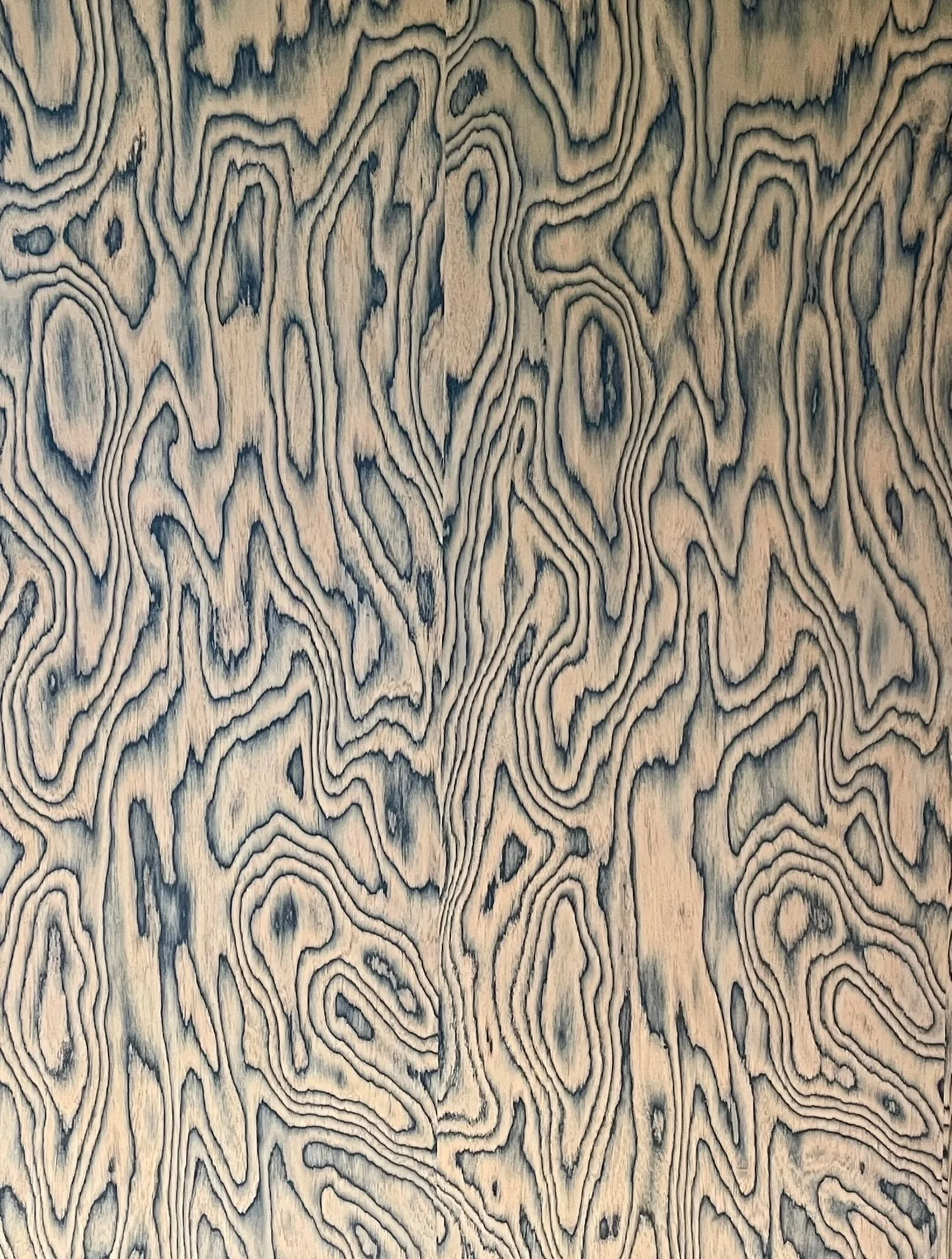 *

The surface is not a pattern applied to the material. The pattern is the material.

Every line, irregularity and variation comes from the grain itself.

Nothing repeated. Nothing perfectly controlled.

Just the character of the material, left visi