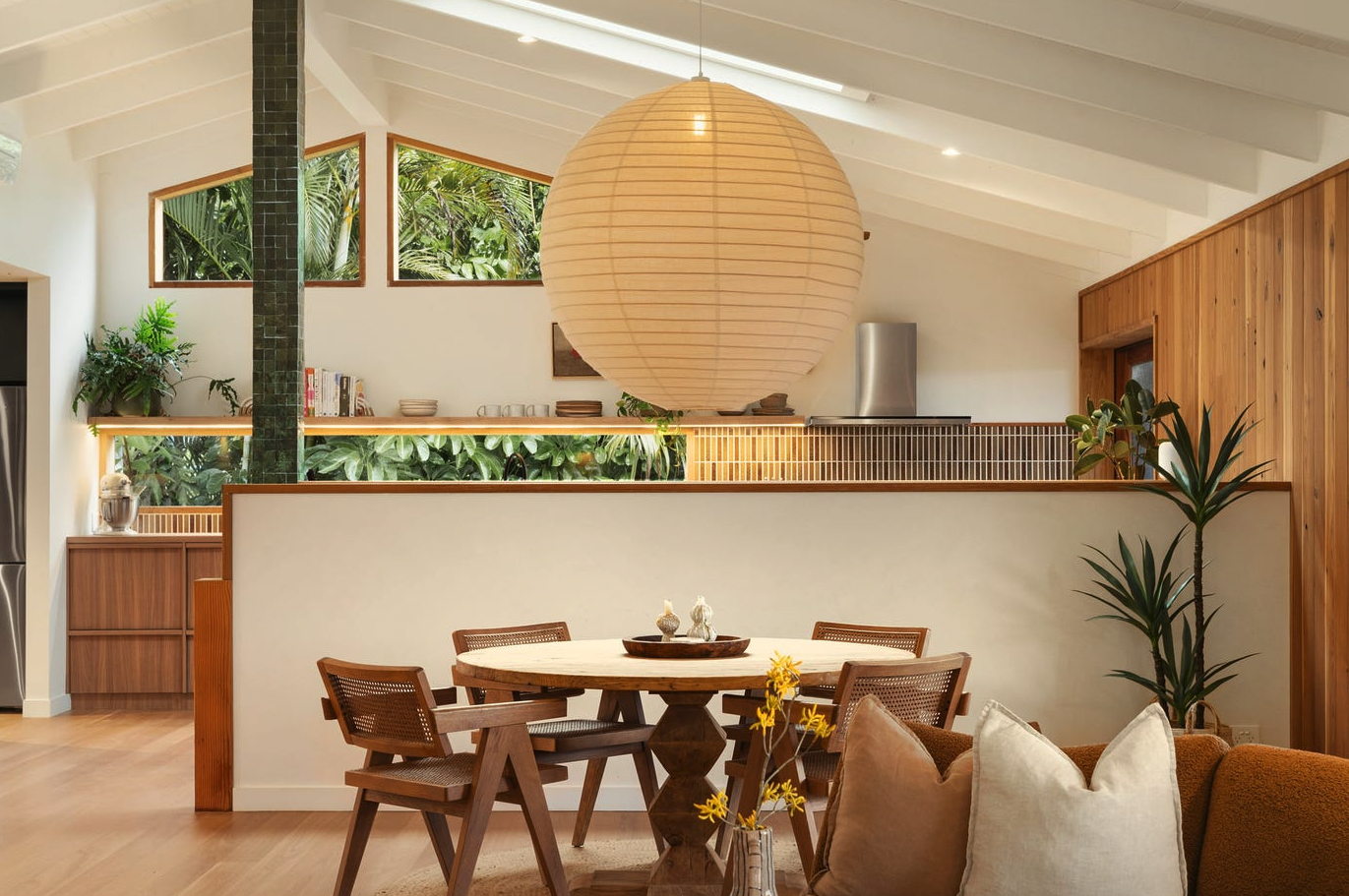 20 Roses Road, Federal