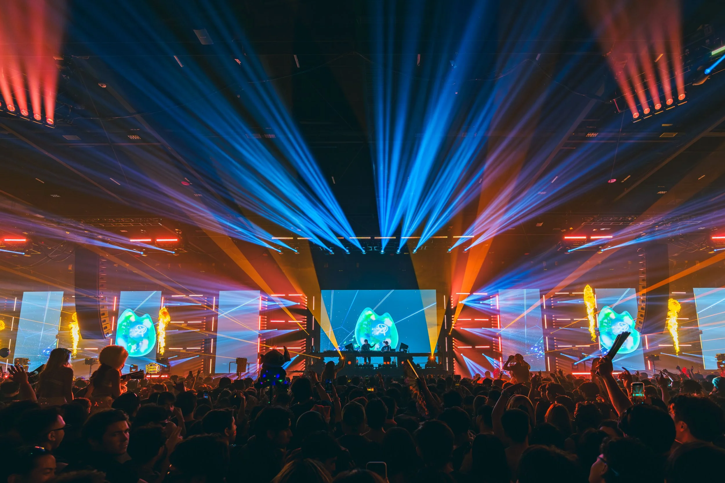 001_illenium b2b dabin_give thanks_113025-1.jpg