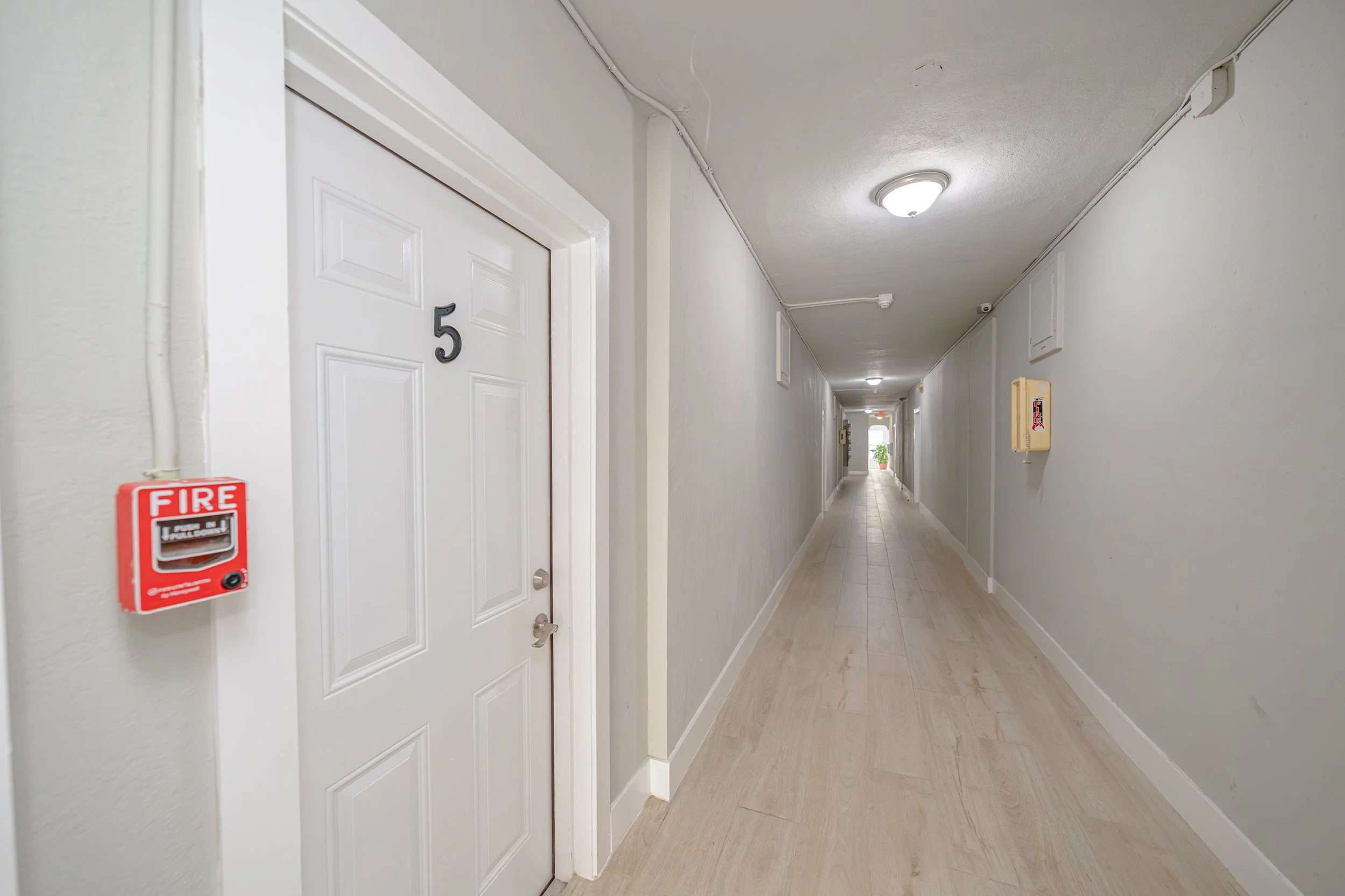 Interior_1051NW2St_Mia_11.jpg
