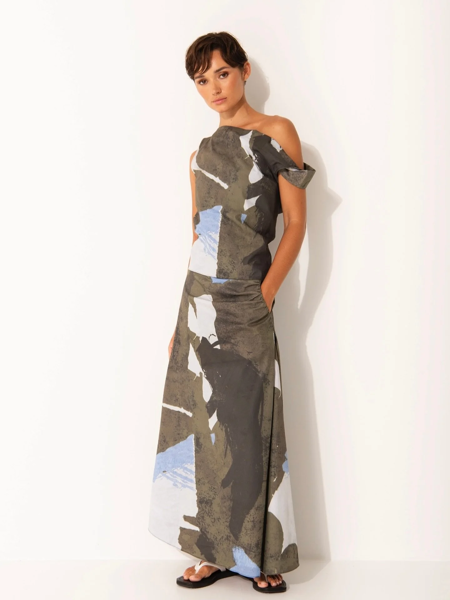 The new Lounge the Label set is here and you ladies have lived this today in store. Wear this one together for a polished look or separate the pieces for endless styling. Comfort, versatility, and style all in one. 🤍

#WithEmmyLoo #LoungeTheLabel #S