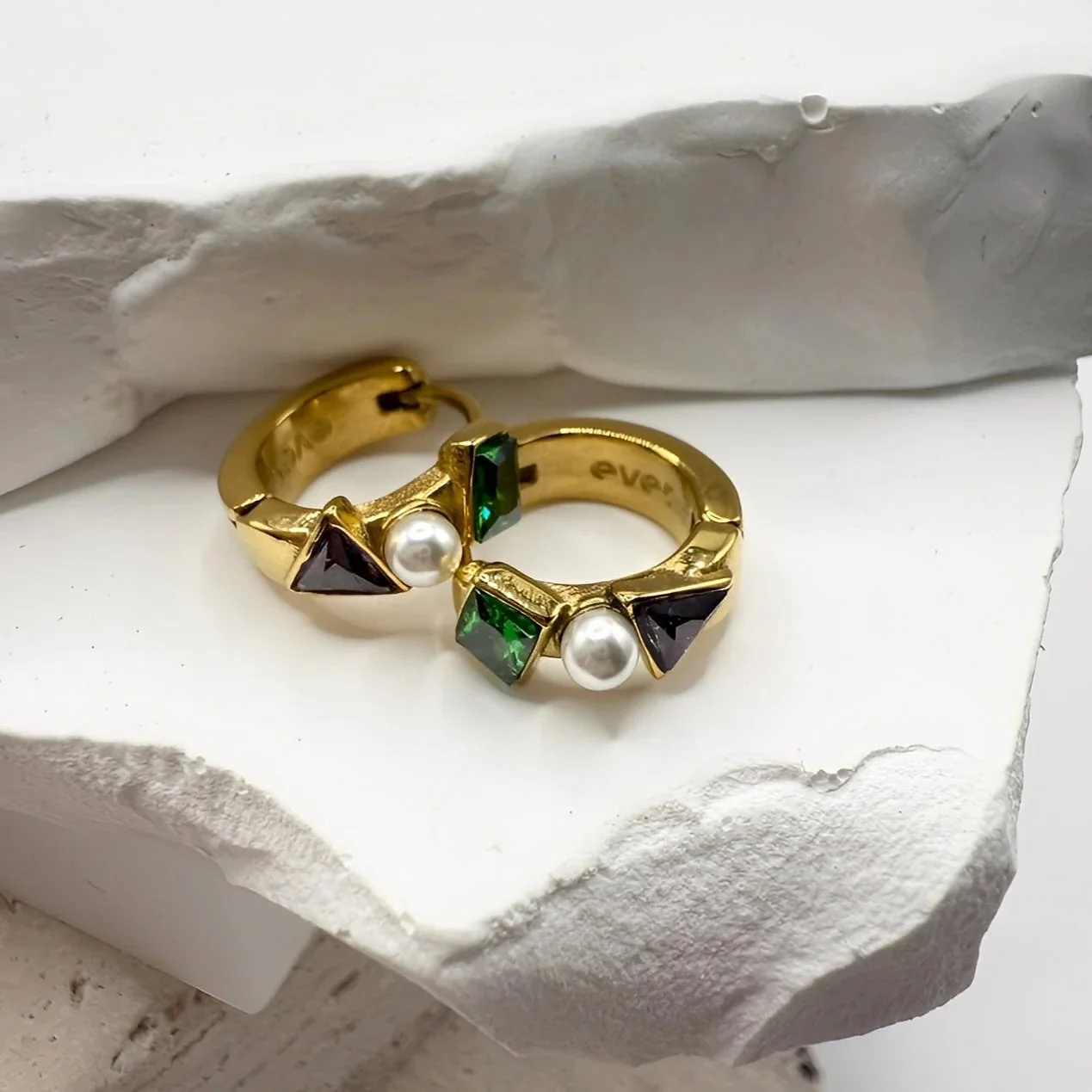 A bold, modern take on a classic silhouette ✨ The Edge Huggie Earrings from the &lsquo;In Her Stride&rsquo; EVER x Izzi Batt-Doyle Collection are designed to take your look effortlessly from day to night. Sleek, sculptural and timeless, the kind of p