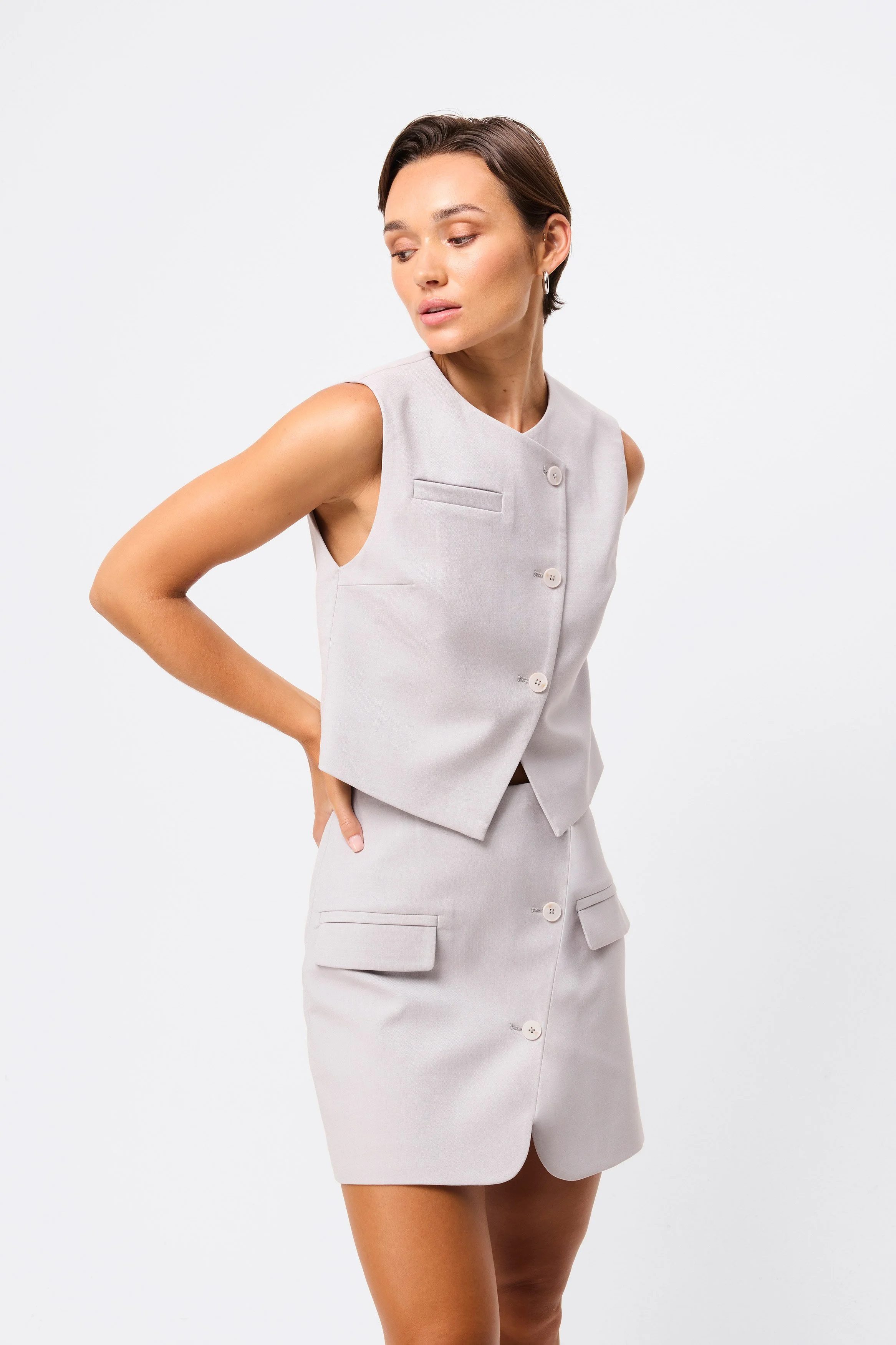 ByYourSideVest_Grey_Ecomm_SpringEssentials25_05.jpg