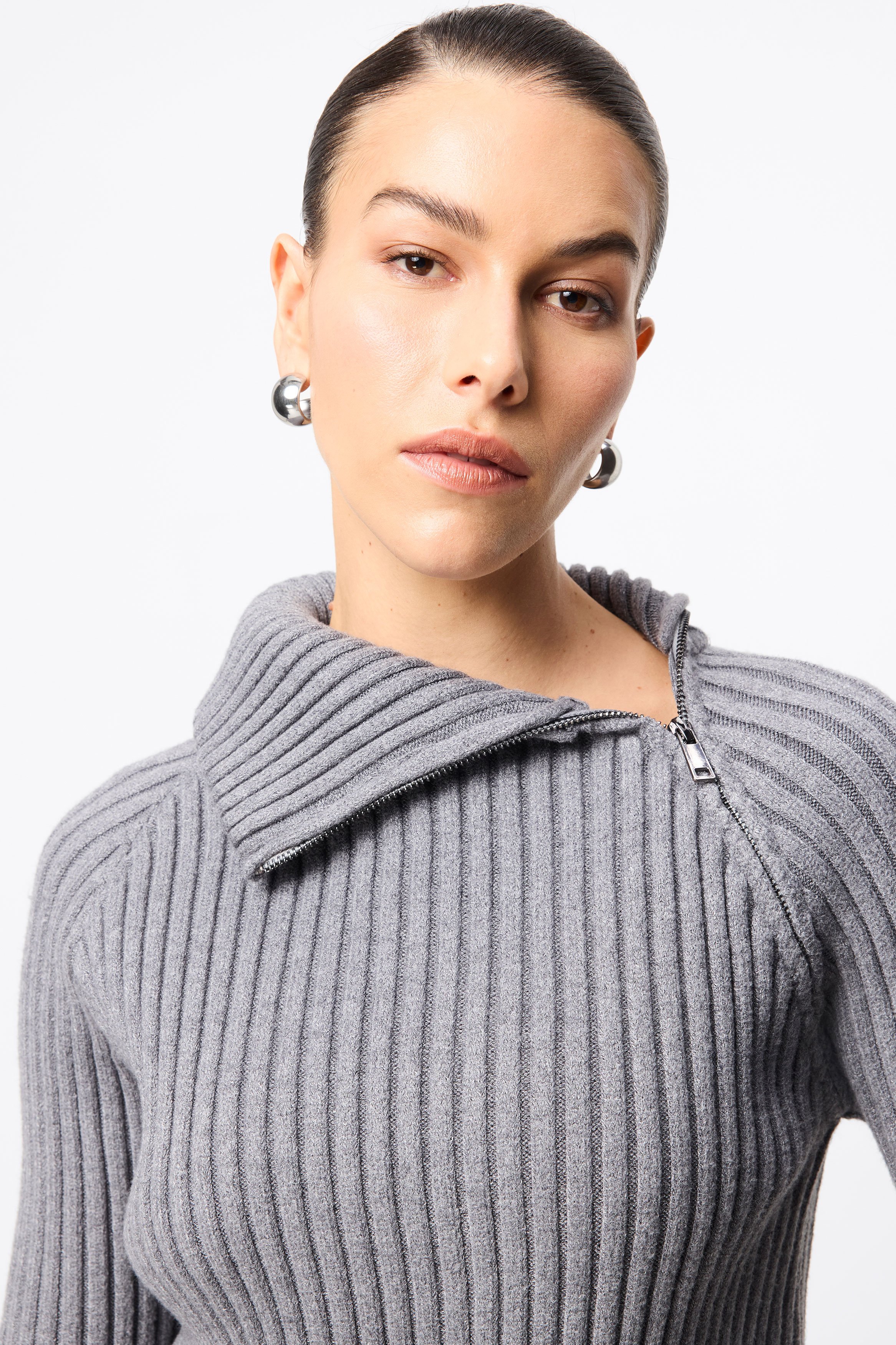 LineageKnitJumper_Grey_Ecomm_Winter25_05.jpg