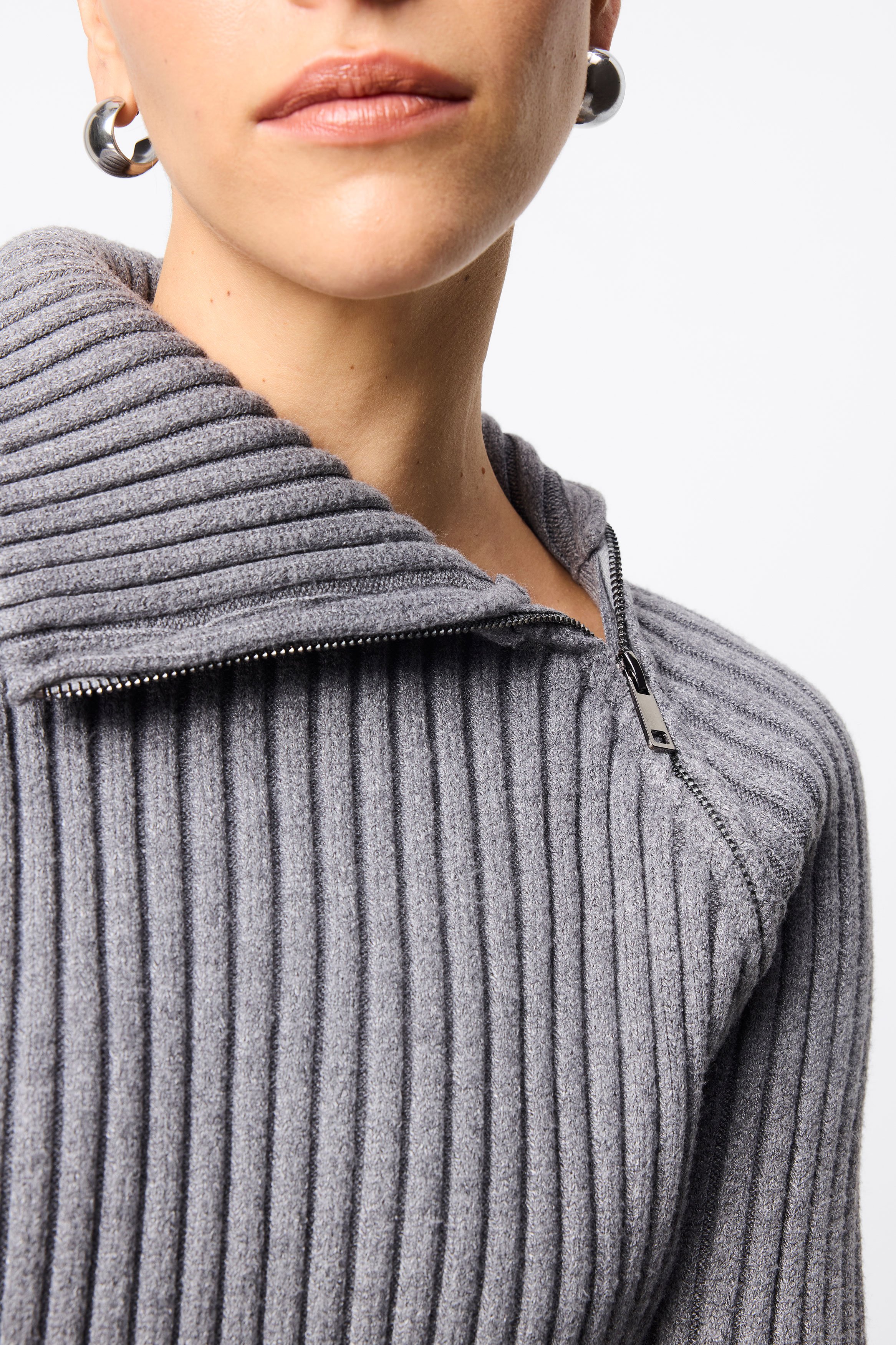 LineageKnitJumper_Grey_Ecomm_Winter25_07.jpg