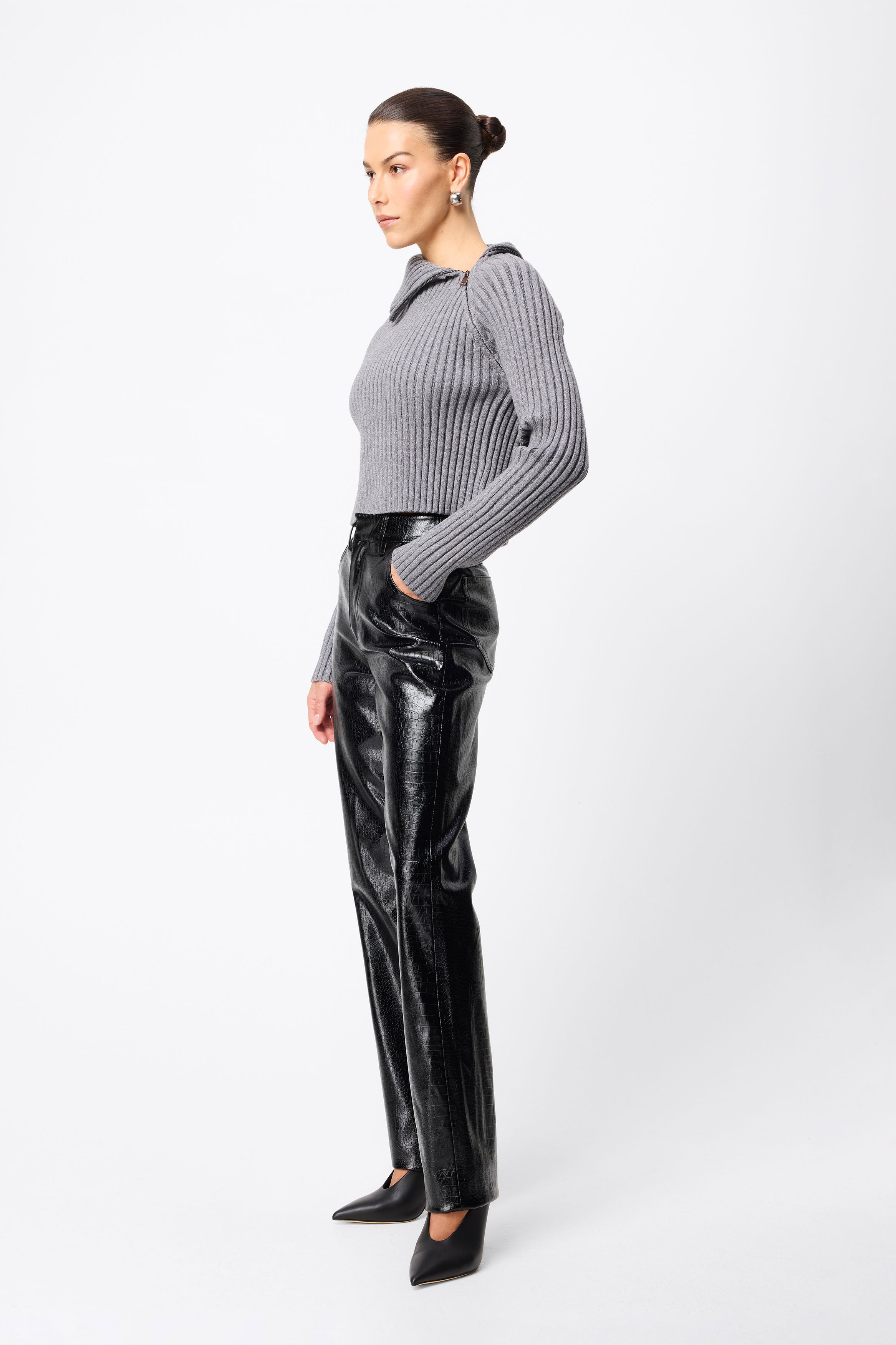LineageKnitJumper_Grey_Ecomm_Winter25_02.jpg