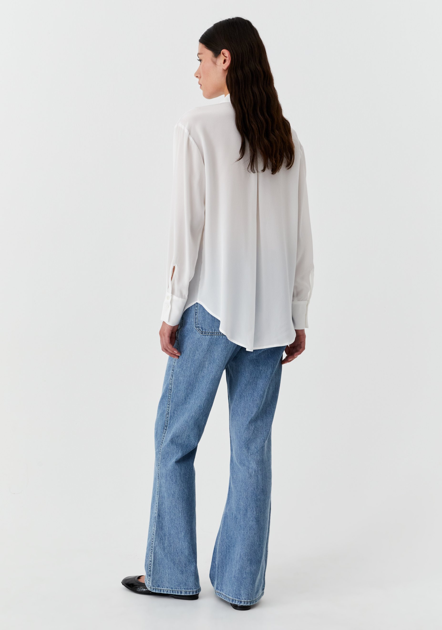 Morrison-AW25-Hazel-Silk-Shirt-Cream_3.jpg