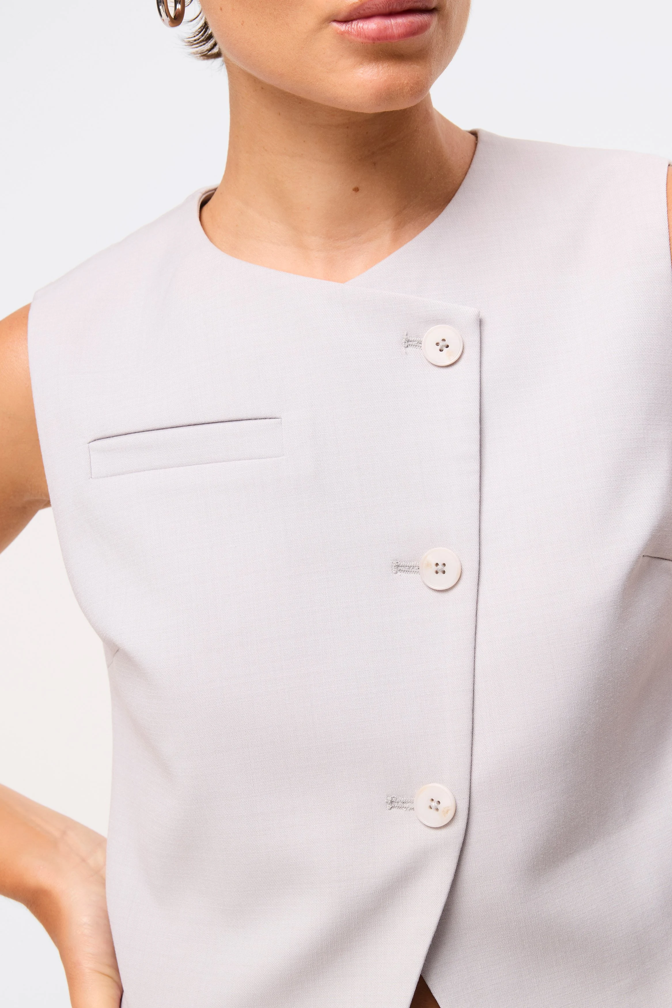 ByYourSideVest_Grey_Ecomm_SpringEssentials25_08.jpg