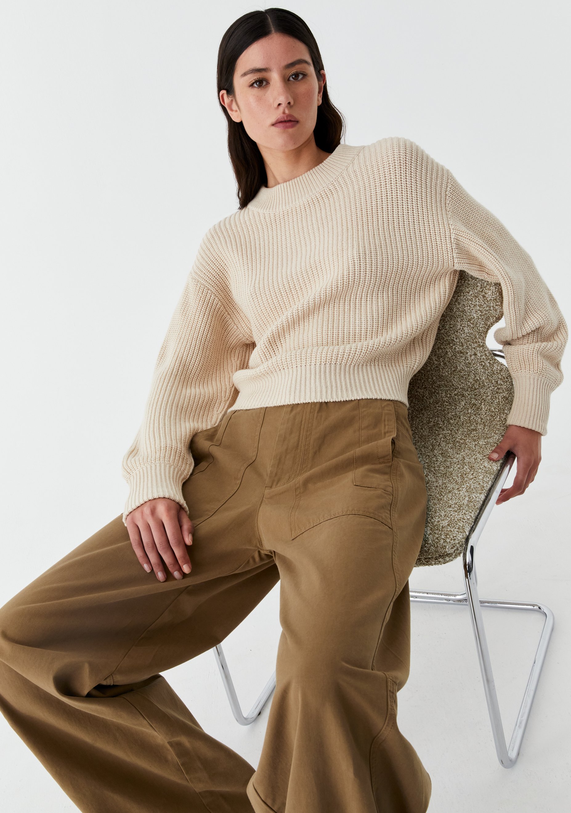 Morrison-AW25-Niko-Pullover-Stone_4.jpg