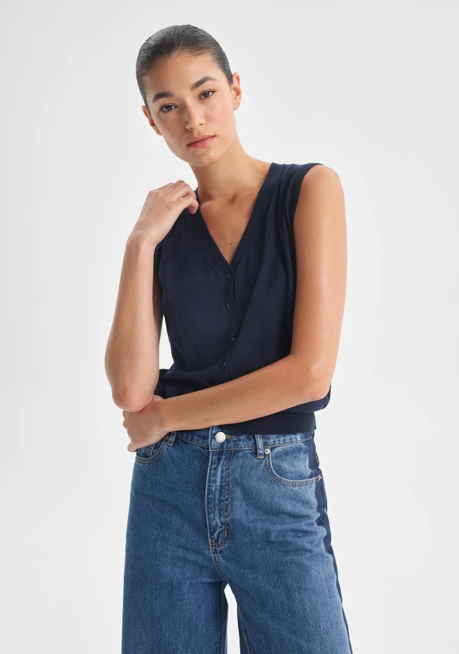 Morrison-SS25-Rhyan-Knit-Vest-Navy-5.jpeg
