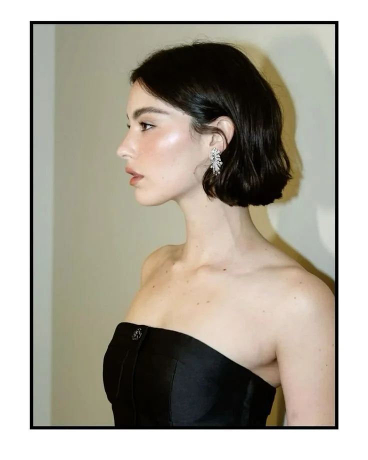 gracie abrams grammys outfit short wavy hair.jpg