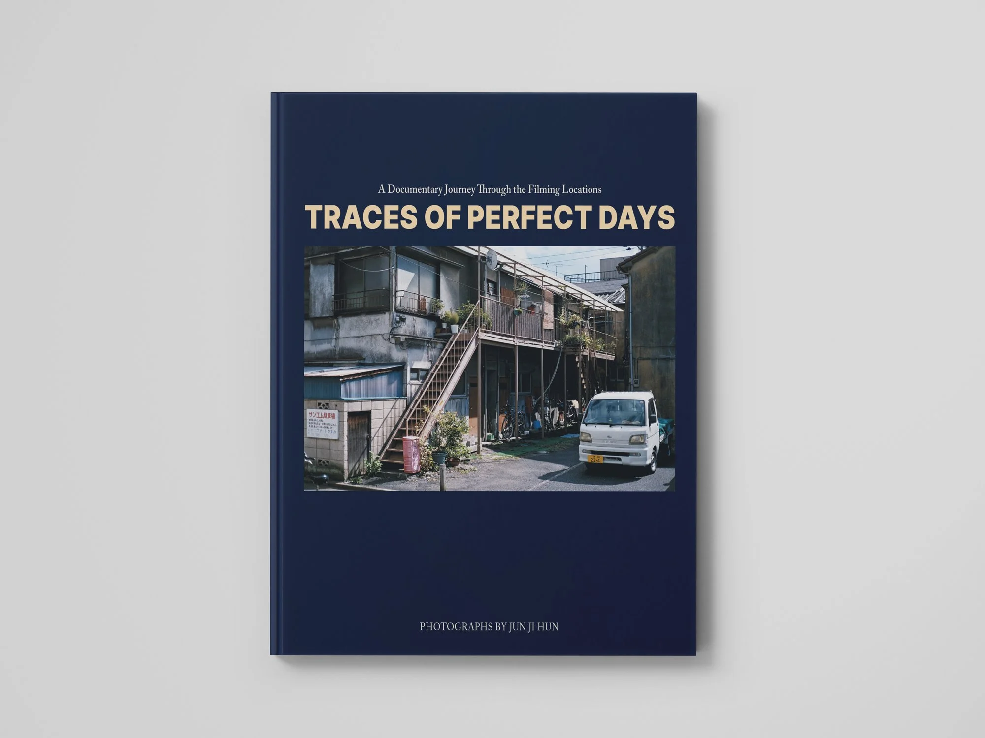 TRACES OF PERFECT DAYS