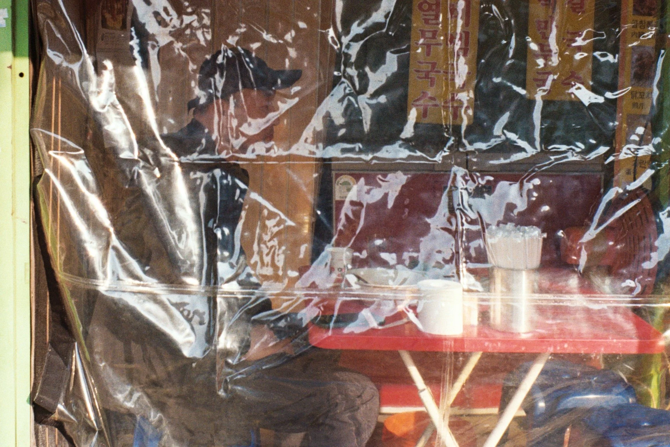 Seoul, October 2025 | Leica M6 + 35mm summicron v4 + Kodak gold 200