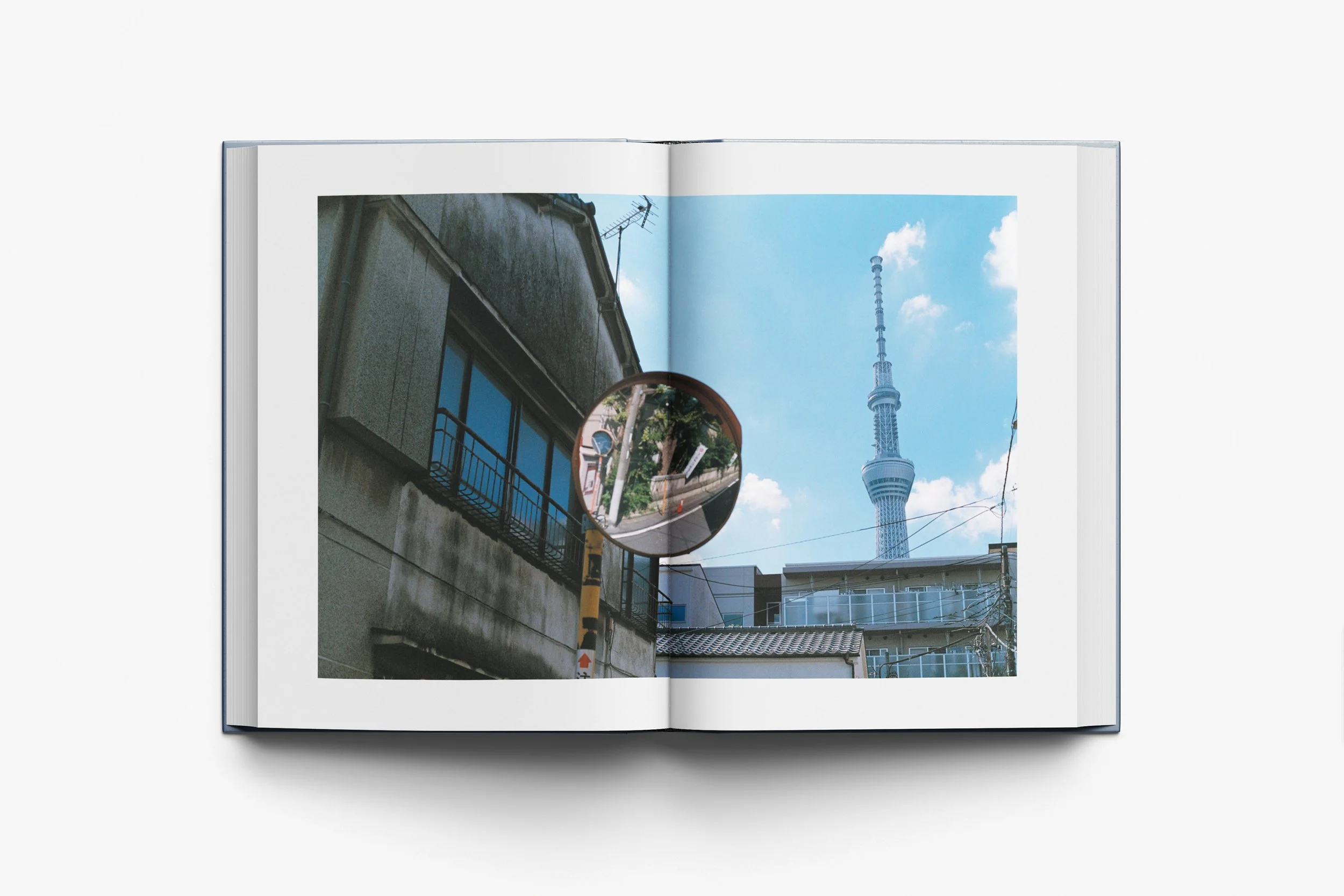 07.Inside-MockUP.jpg