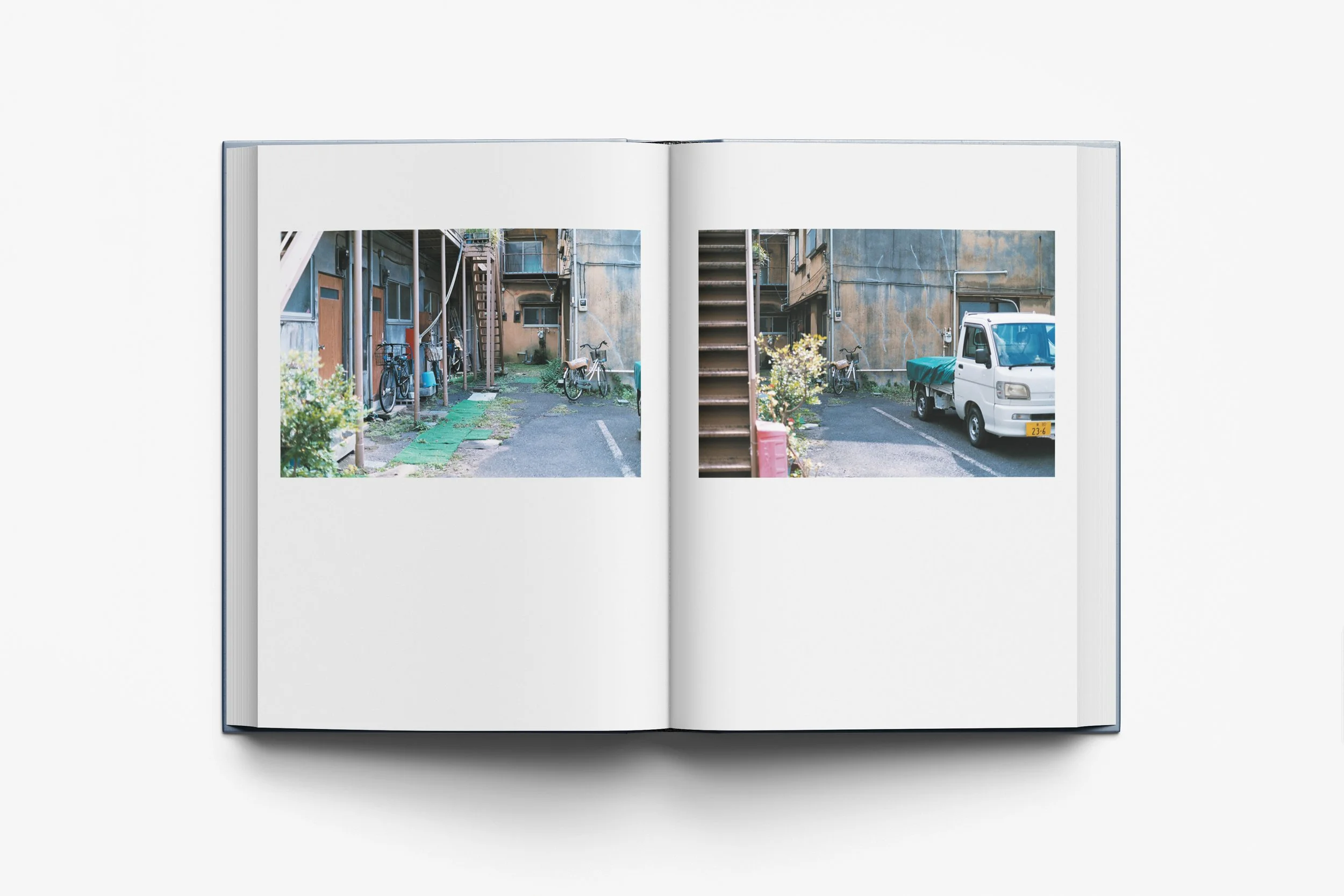 06.Inside-MockUP.jpg