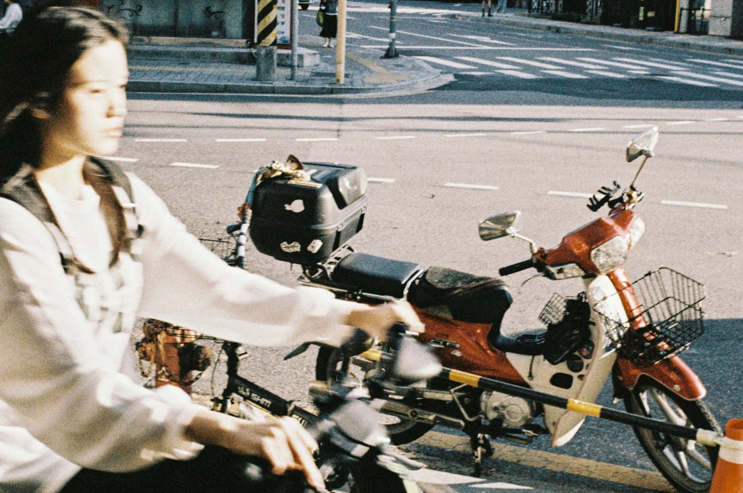 망원동, Seoul, October 2025 | Leica M6 + 35mm summicron v4 + Kodak Vision3 250D