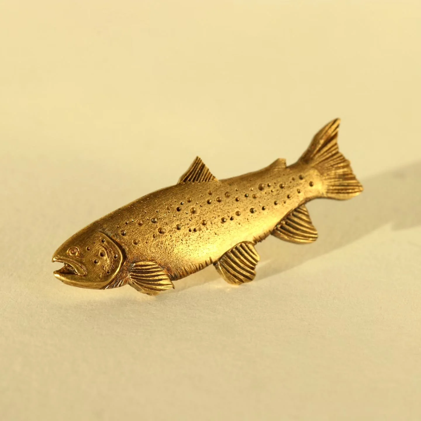 One handmade trout brooch/pin in stock, 18ct yellow gold!

#giftideas #flyfishing #trout #gold #handmade