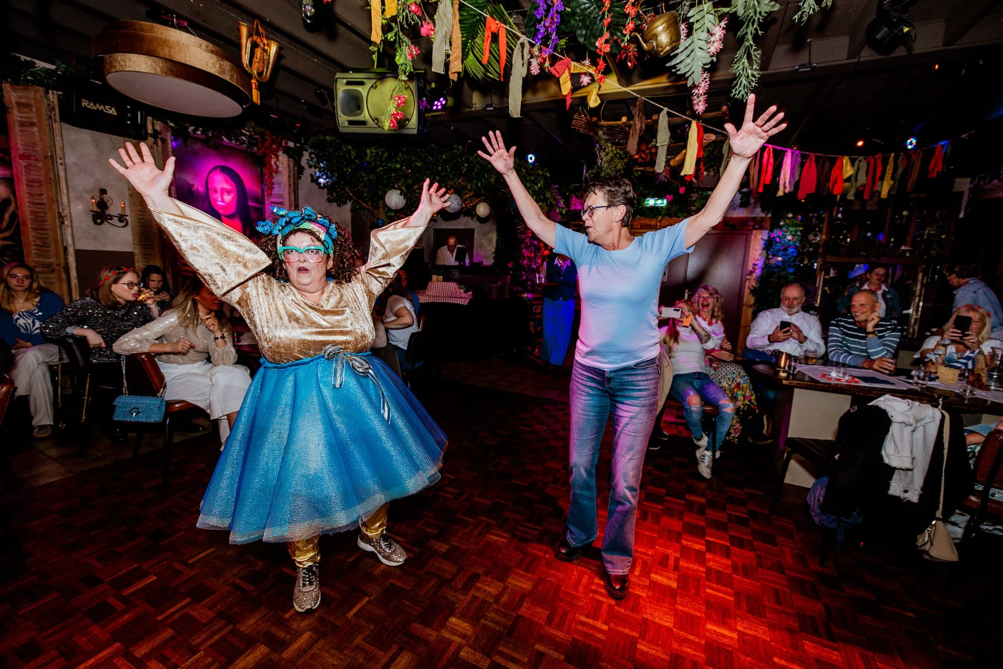 Gasten dansen tijdens een diner dansant avond bij ‘t Tunneke
