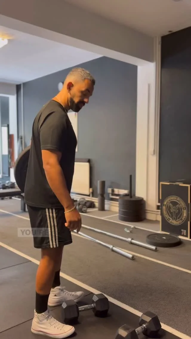 Most people load up their RDLs but never actually feel their hamstrings working.
Fix takes less than 30 seconds 👇
Try this cue in your next session and thank me later.
#solihull #fitness #gluteworkout #workout #hacks #trainoutfitnessclub