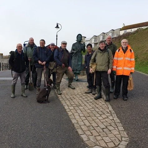 A fantastic photo of some of our members on our most recent fossil collecting field trip to Lyme Regis, Dorset.

They are standing next to the new Mary Anning statue, unveiled on 21st March 2022. 

&lsquo;Anning&rsquo;s discoveries in the early 19th 