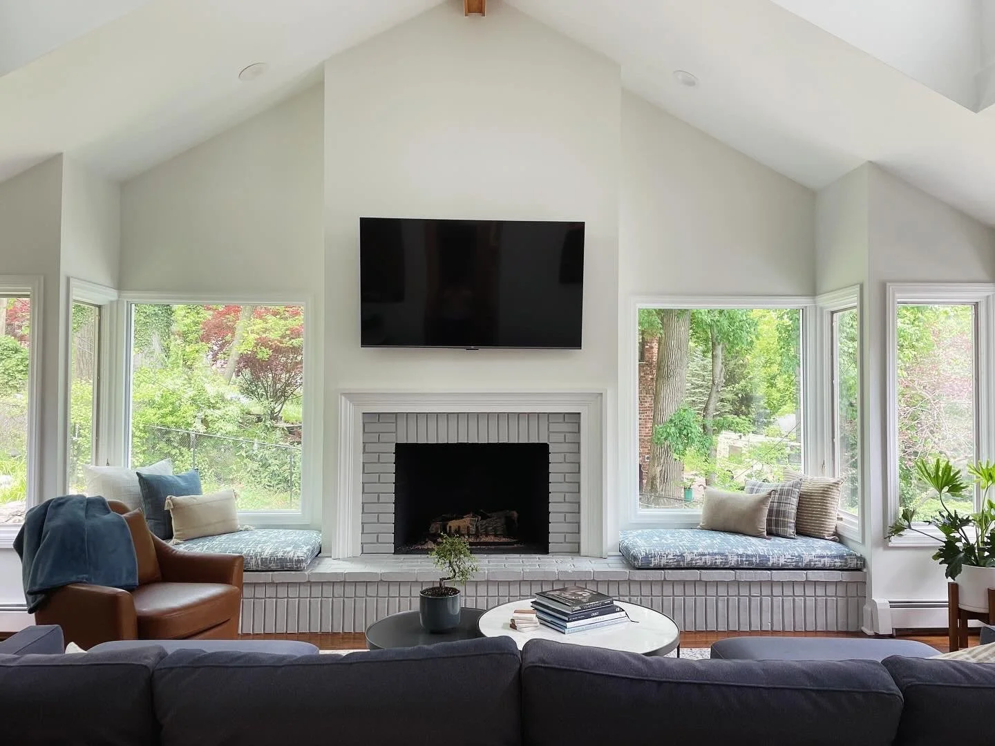 Living room by Hanh Interiors 7a.JPG