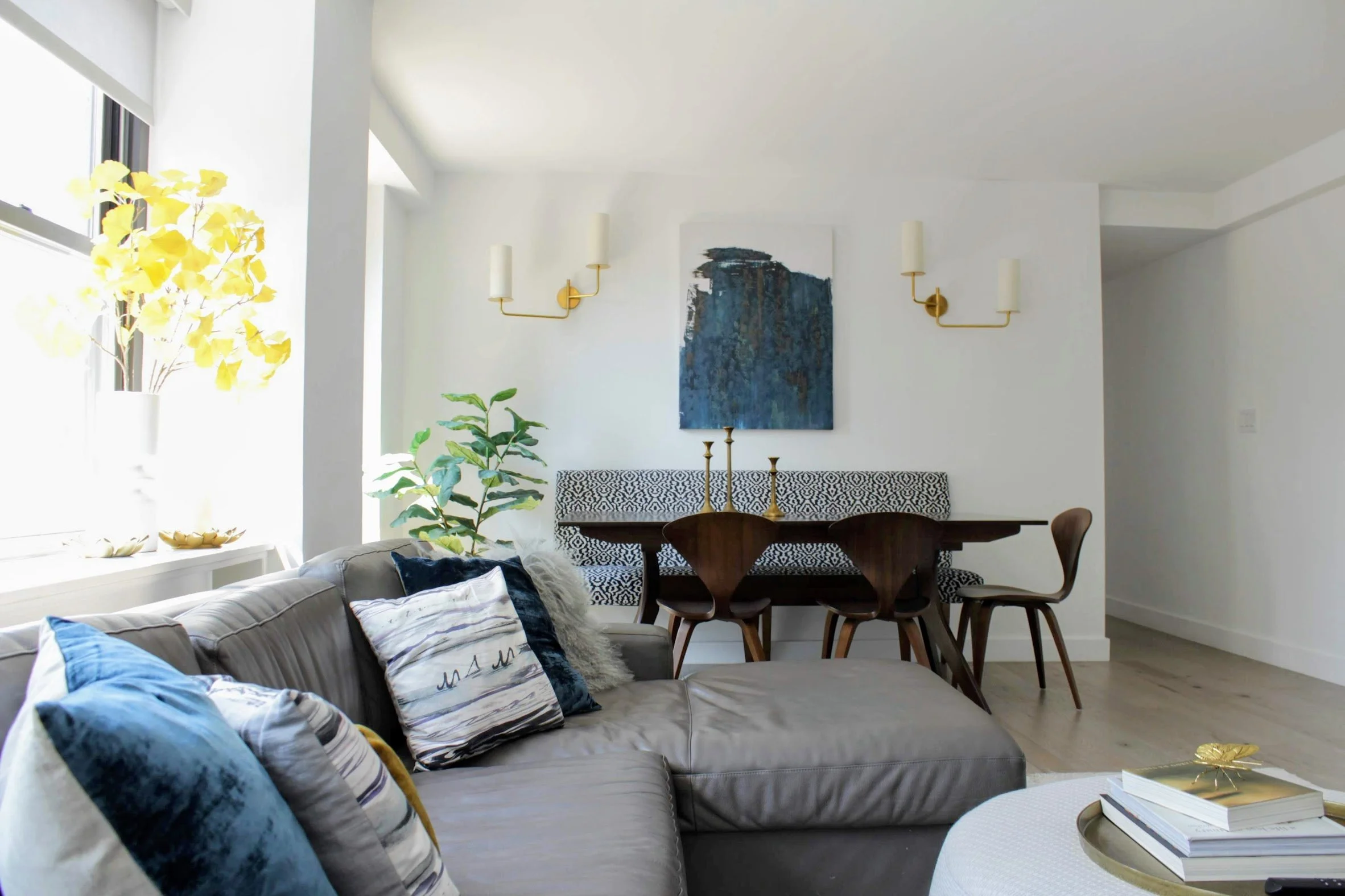 Living room by Hanh Interiors 10.jpg