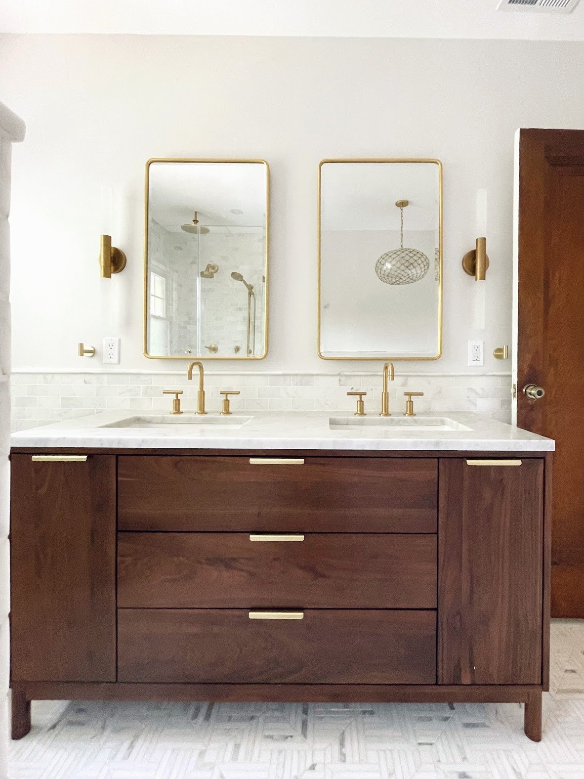 Bathroom by Hanh Interiors 2b.jpg