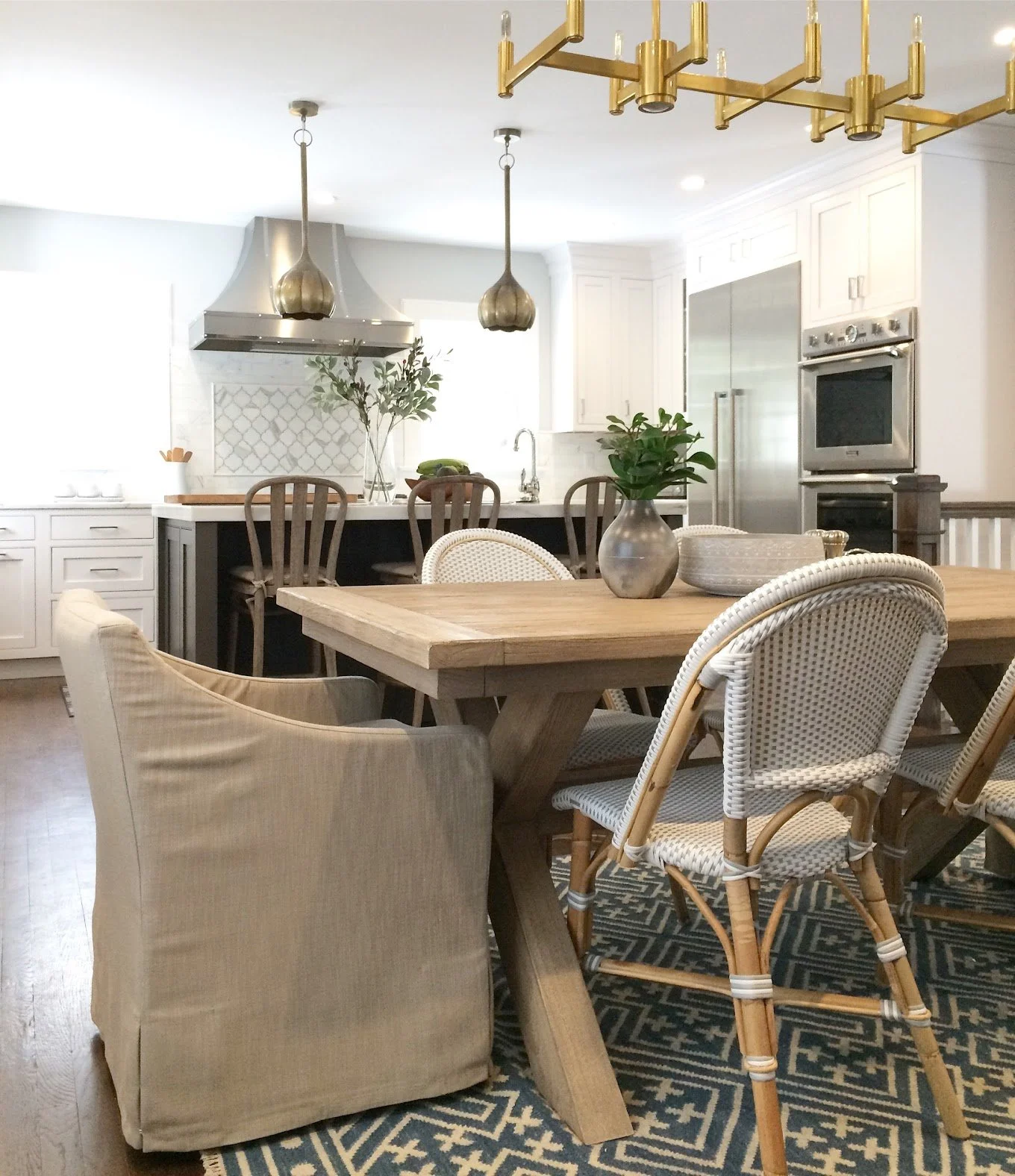 Dining Area by Hanh Interiors-1.jpg