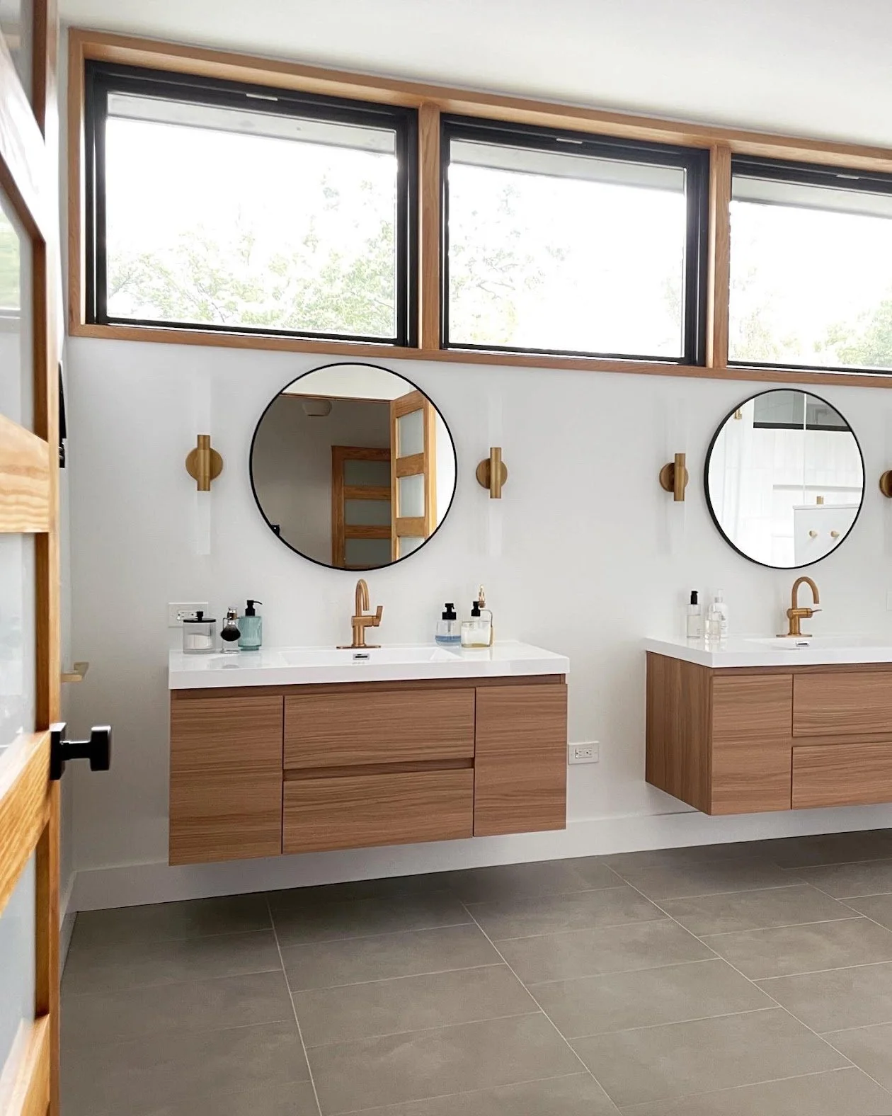 Bathroom by Hanh Interiors 4b.jpg