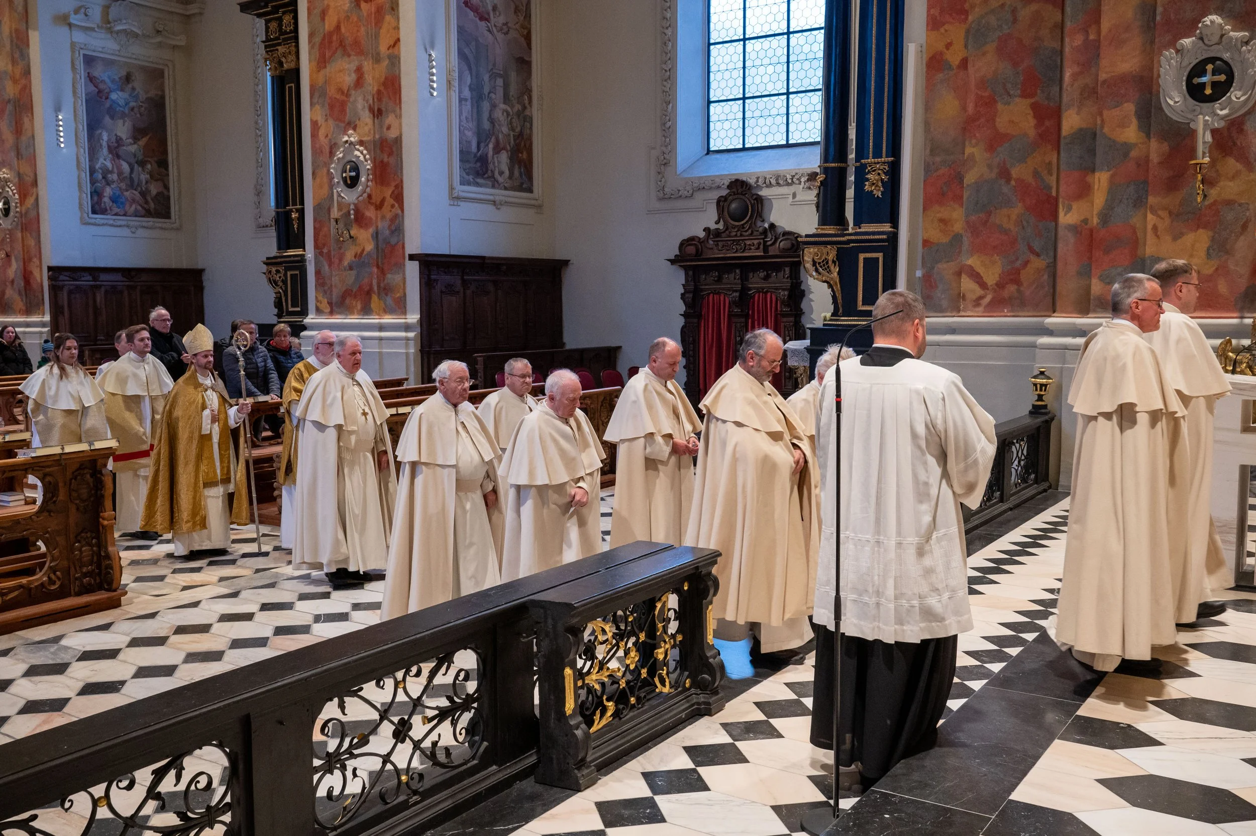 einkleidung-frater-severin-julian-prast-opraem-2024-11-24-c-stift-wilten-sigl-113.jpg
