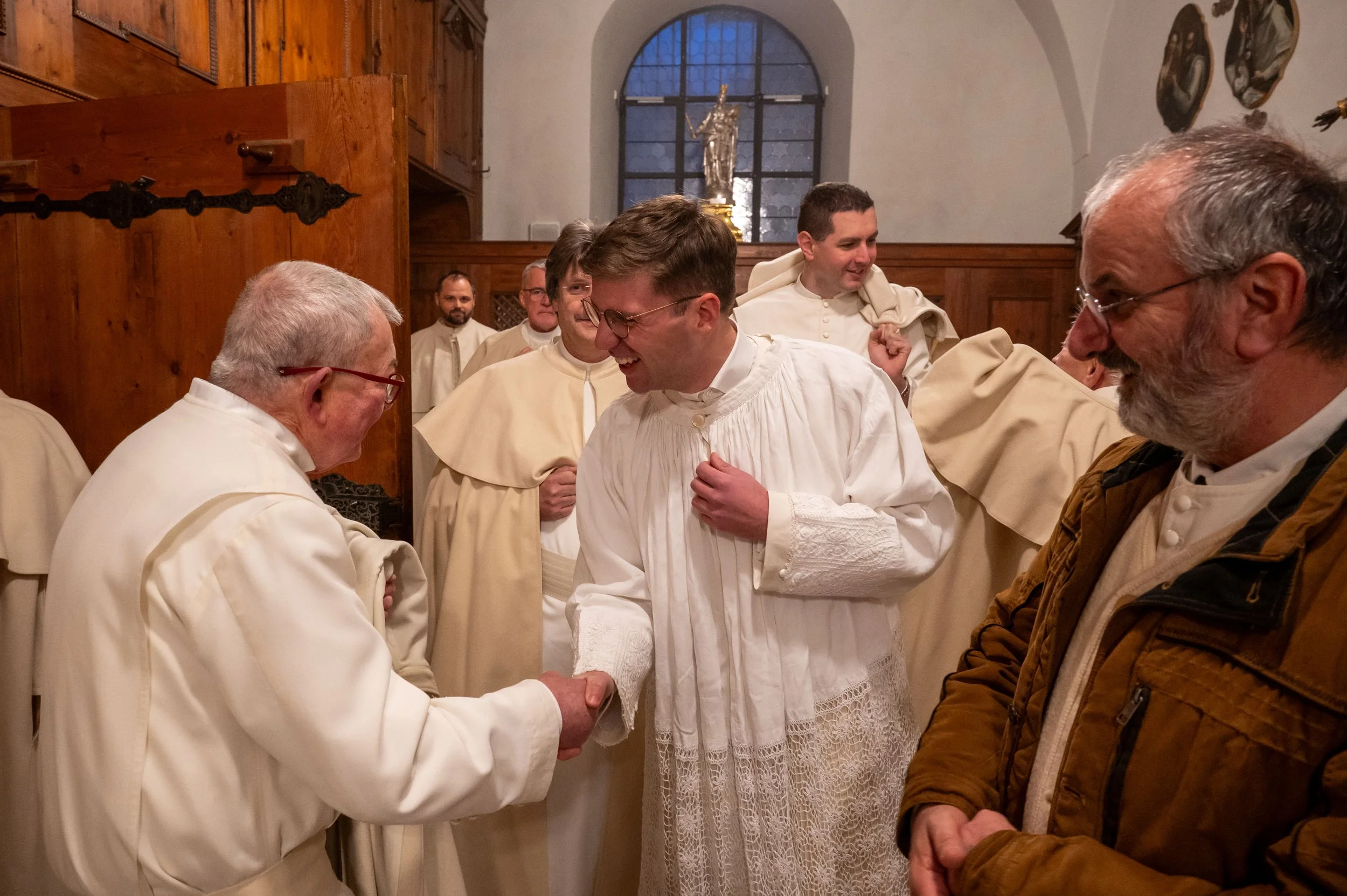 einkleidung-frater-severin-julian-prast-opraem-2024-11-24-c-stift-wilten-sigl-33.jpg