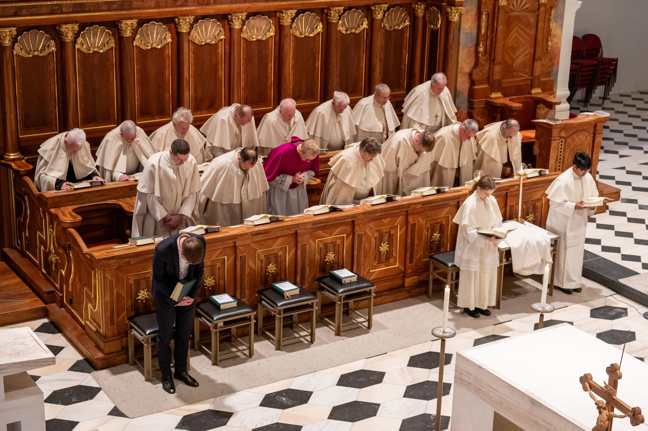 einkleidung-frater-severin-julian-prast-opraem-2024-11-24-c-stift-wilten-sigl-108.jpg
