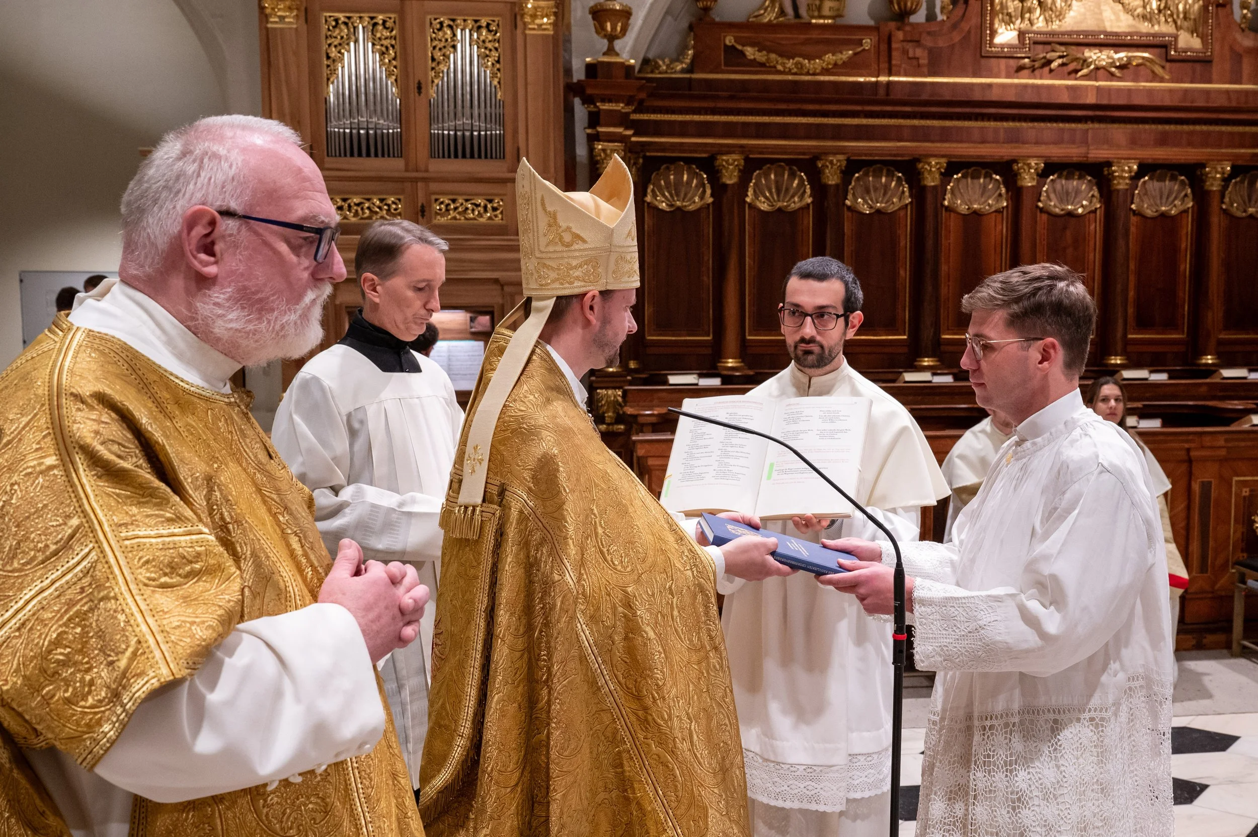 einkleidung-frater-severin-julian-prast-opraem-2024-11-24-c-stift-wilten-sigl-65.jpg