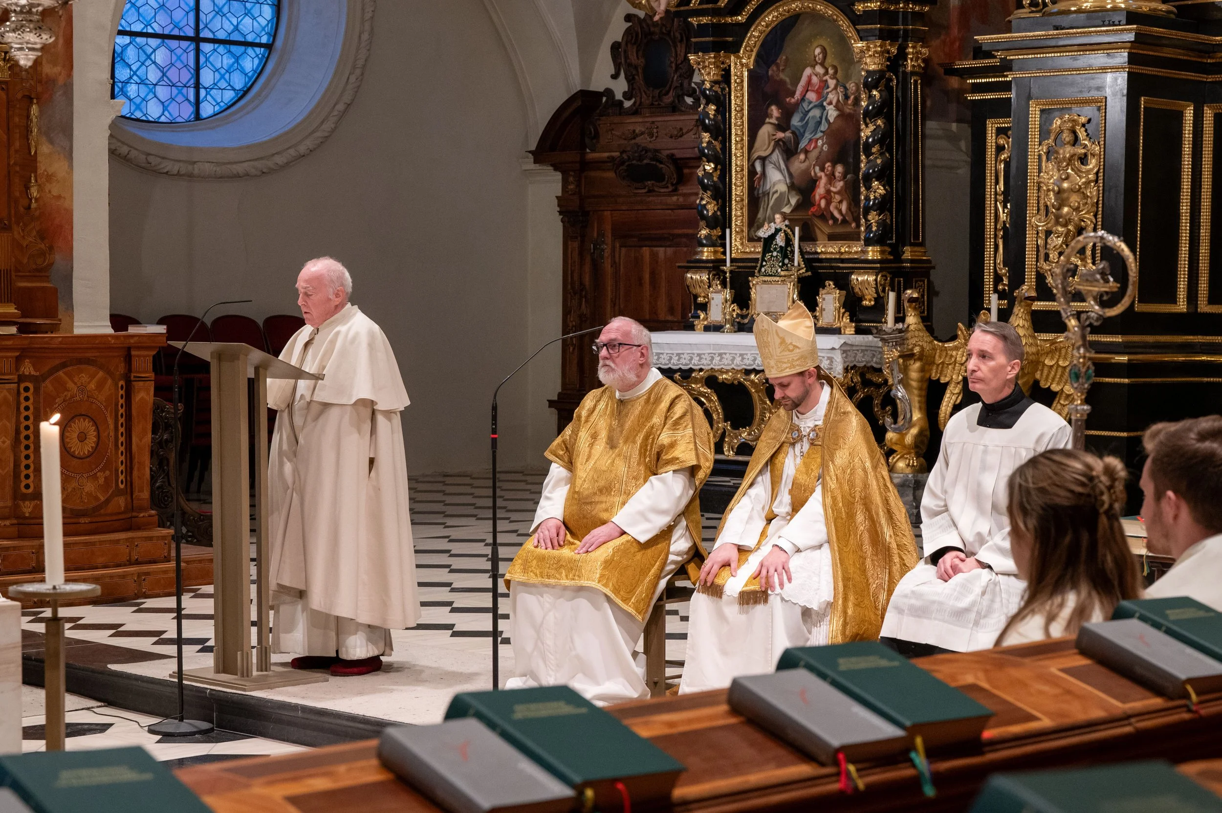 einkleidung-frater-severin-julian-prast-opraem-2024-11-24-c-stift-wilten-sigl-95.jpg