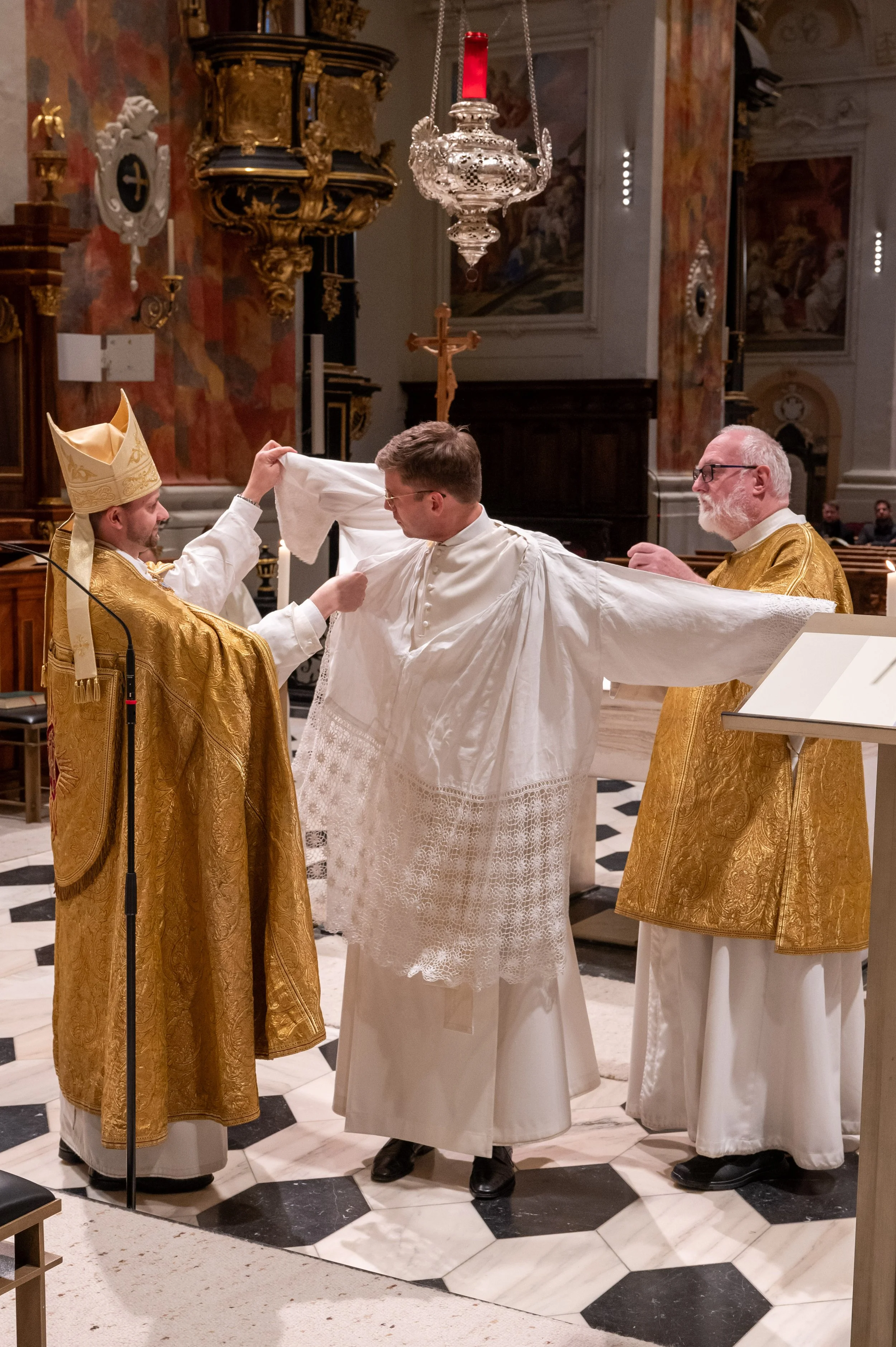 einkleidung-frater-severin-julian-prast-opraem-2024-11-24-c-stift-wilten-sigl-67.jpg