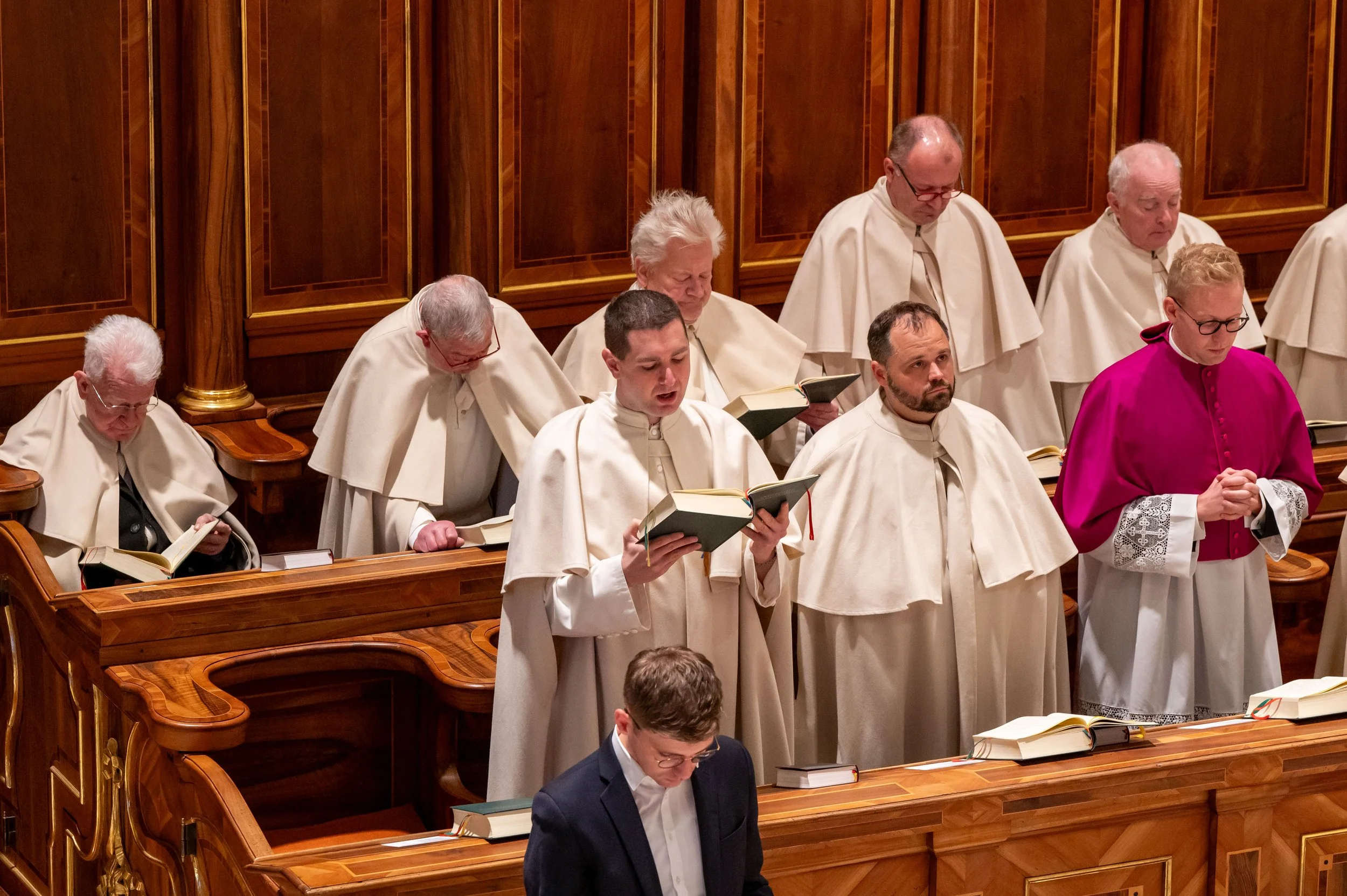 einkleidung-frater-severin-julian-prast-opraem-2024-11-24-c-stift-wilten-sigl-105.jpg